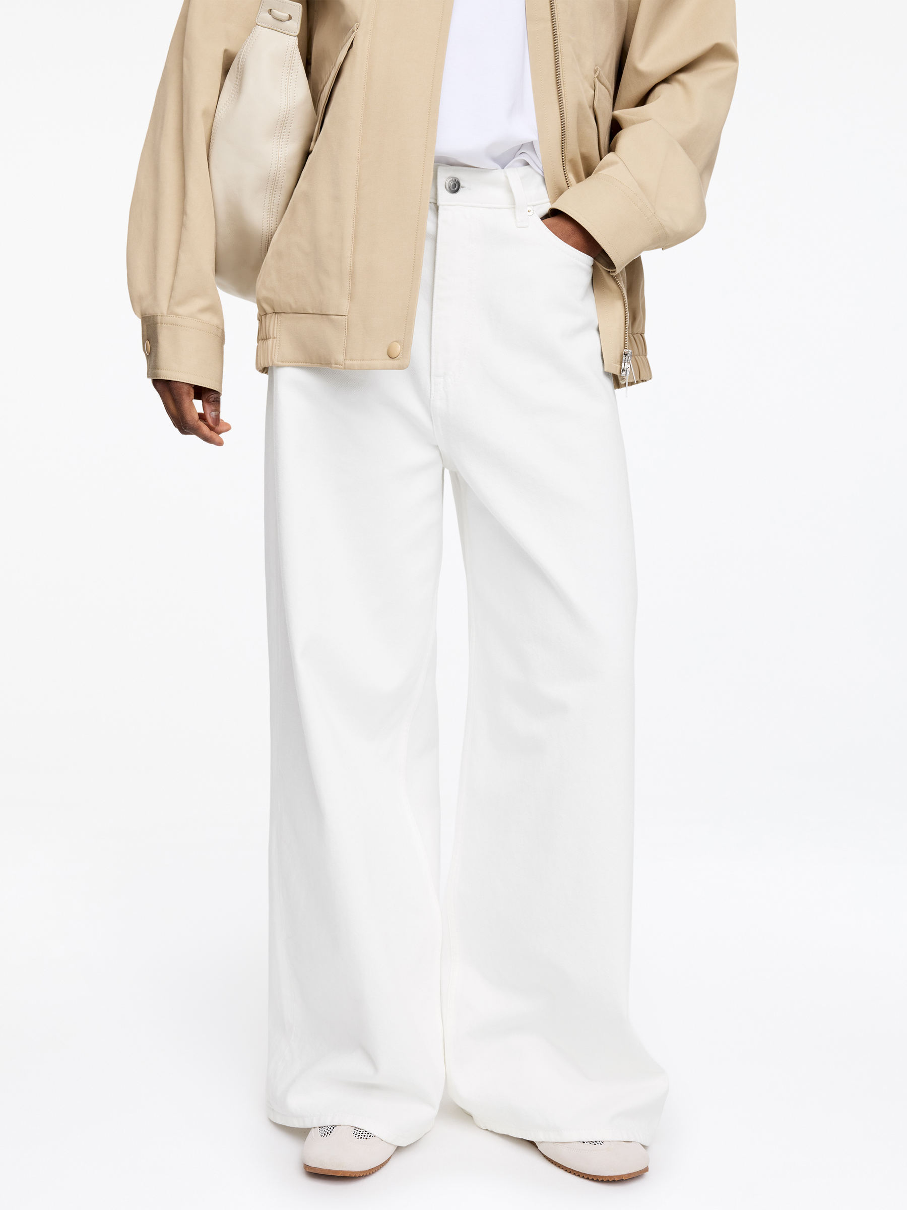 CEDAR Oversized Wide Jeans - White - Oversized - Women - StillMedia/Lookbook - 7