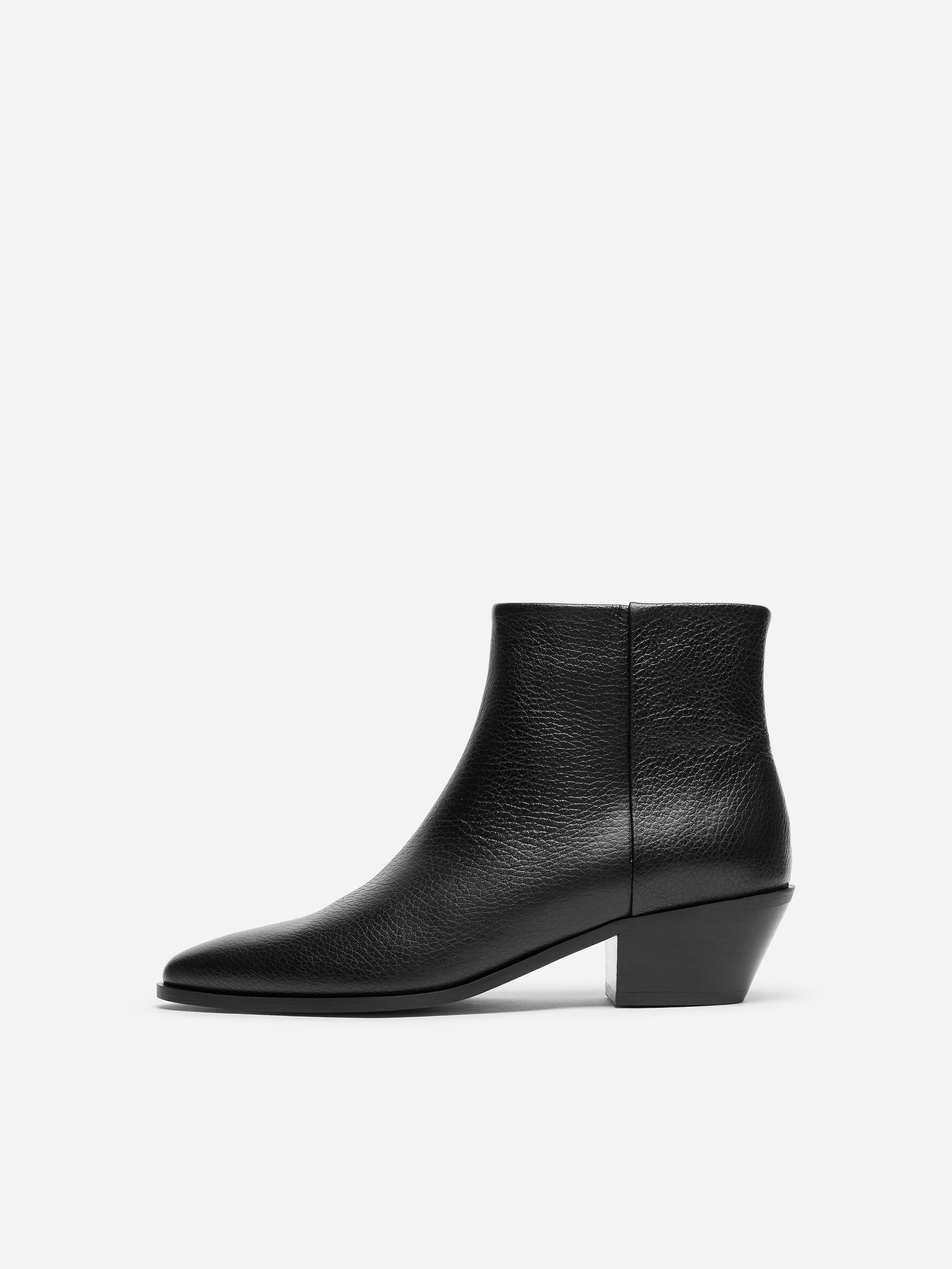 Leather ankle boots - Black - women - StillMedia/DescriptiveStillLife - 5