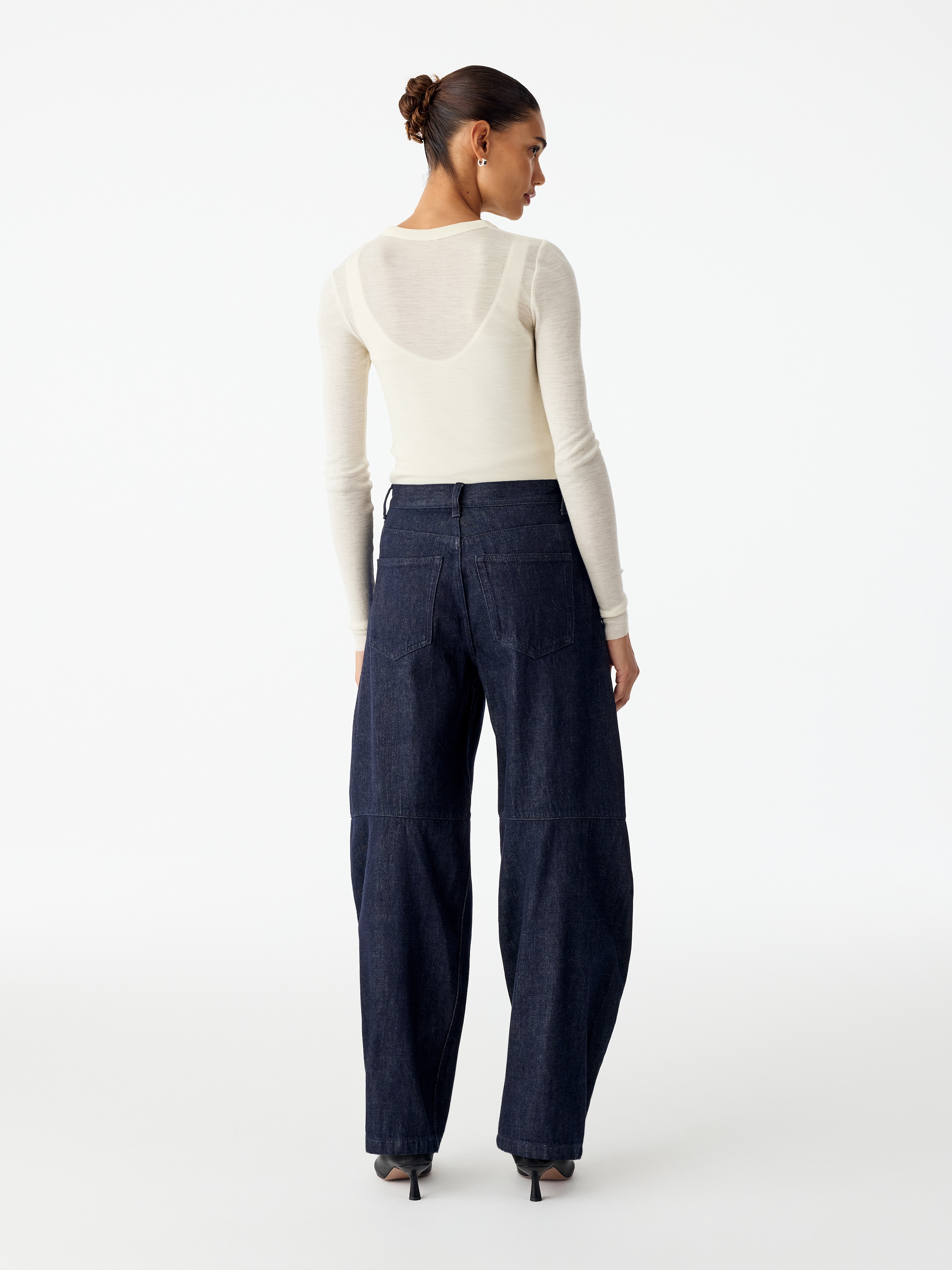 PINE Relaxed Barrel Jeans - Dark Blue - Relaxed fit - women - StillMedia/Lookbook - 14