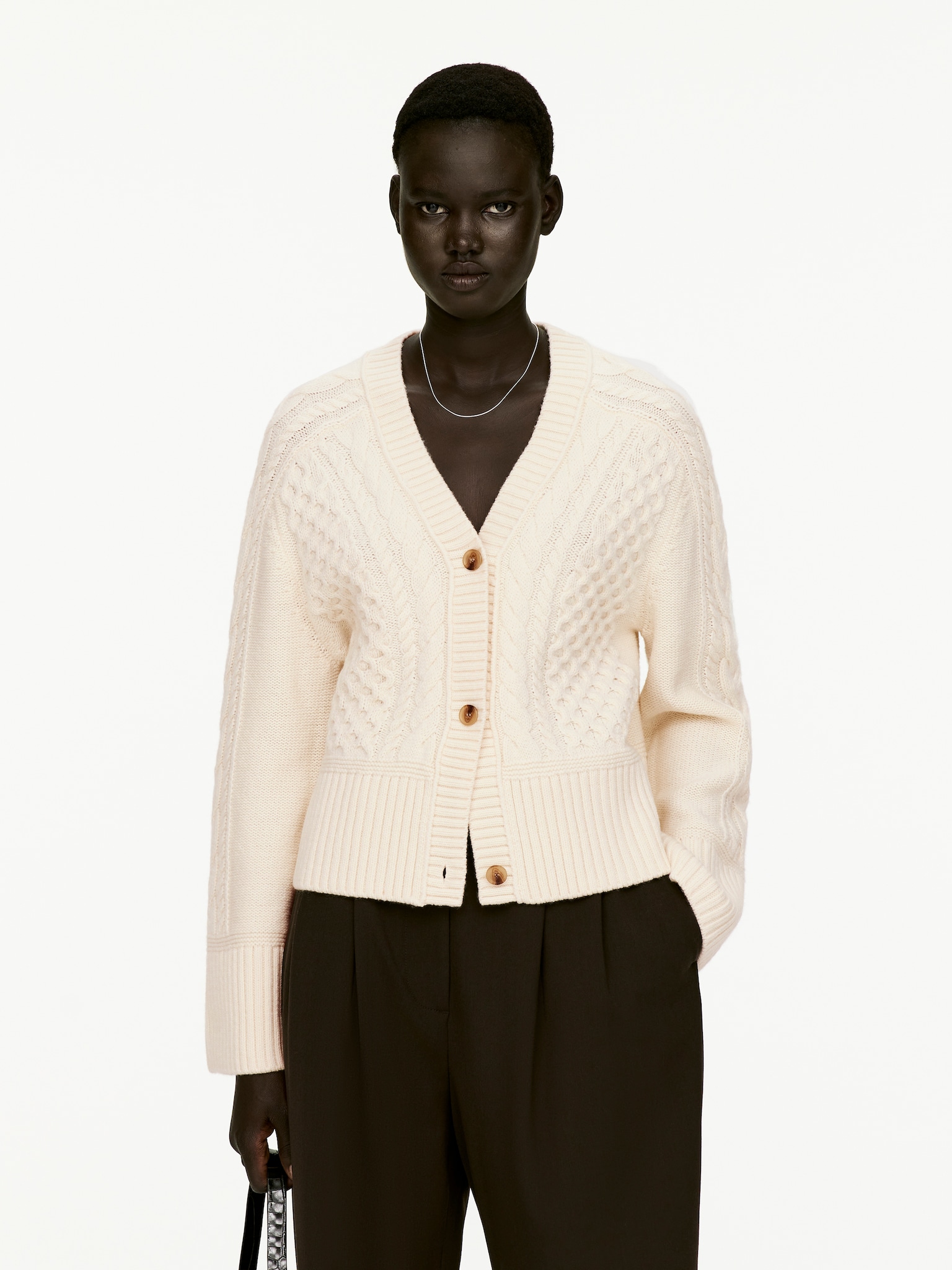 Zopfstrickjacke aus Wolle - Cremeweiß/Dunkelblau