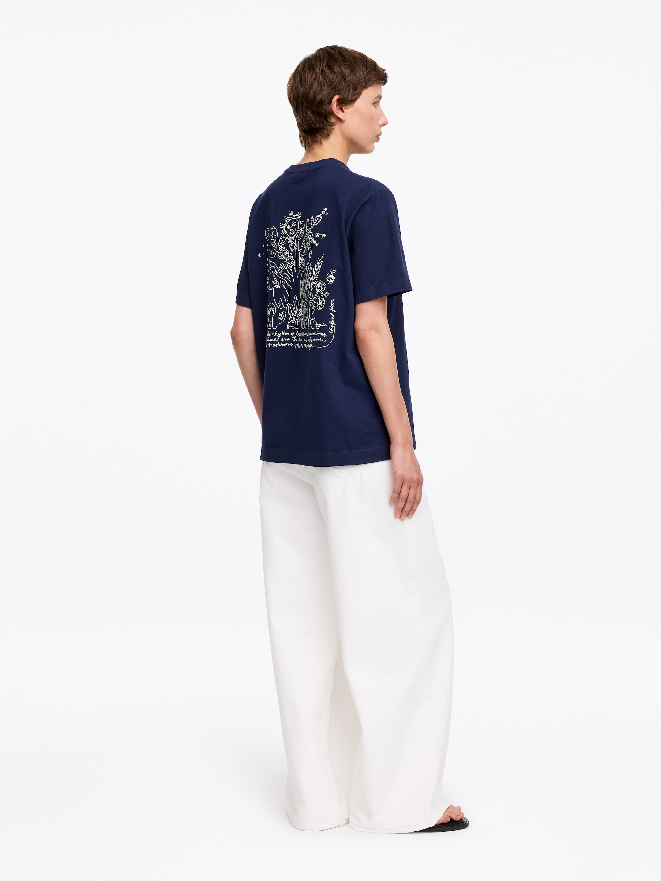 Camiseta con estampado ARKET CAFÉ - Azul oscuro - Corte holgado - Café - StillMedia/Lookbook - 11