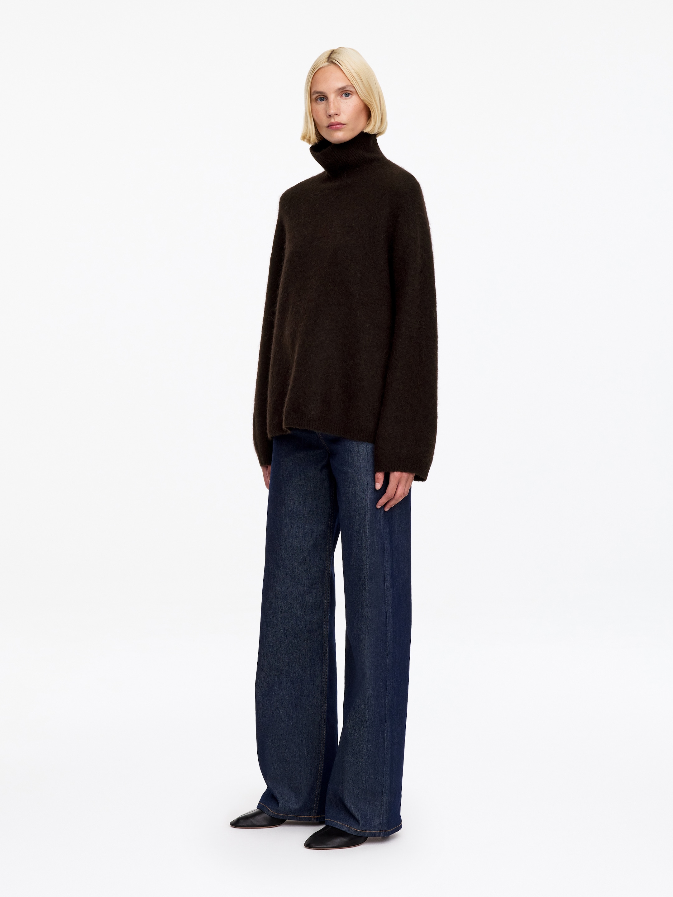 Roll-Neck Jumper - Dark Brown - Oversized - women - StillMedia/Lookbook - 6