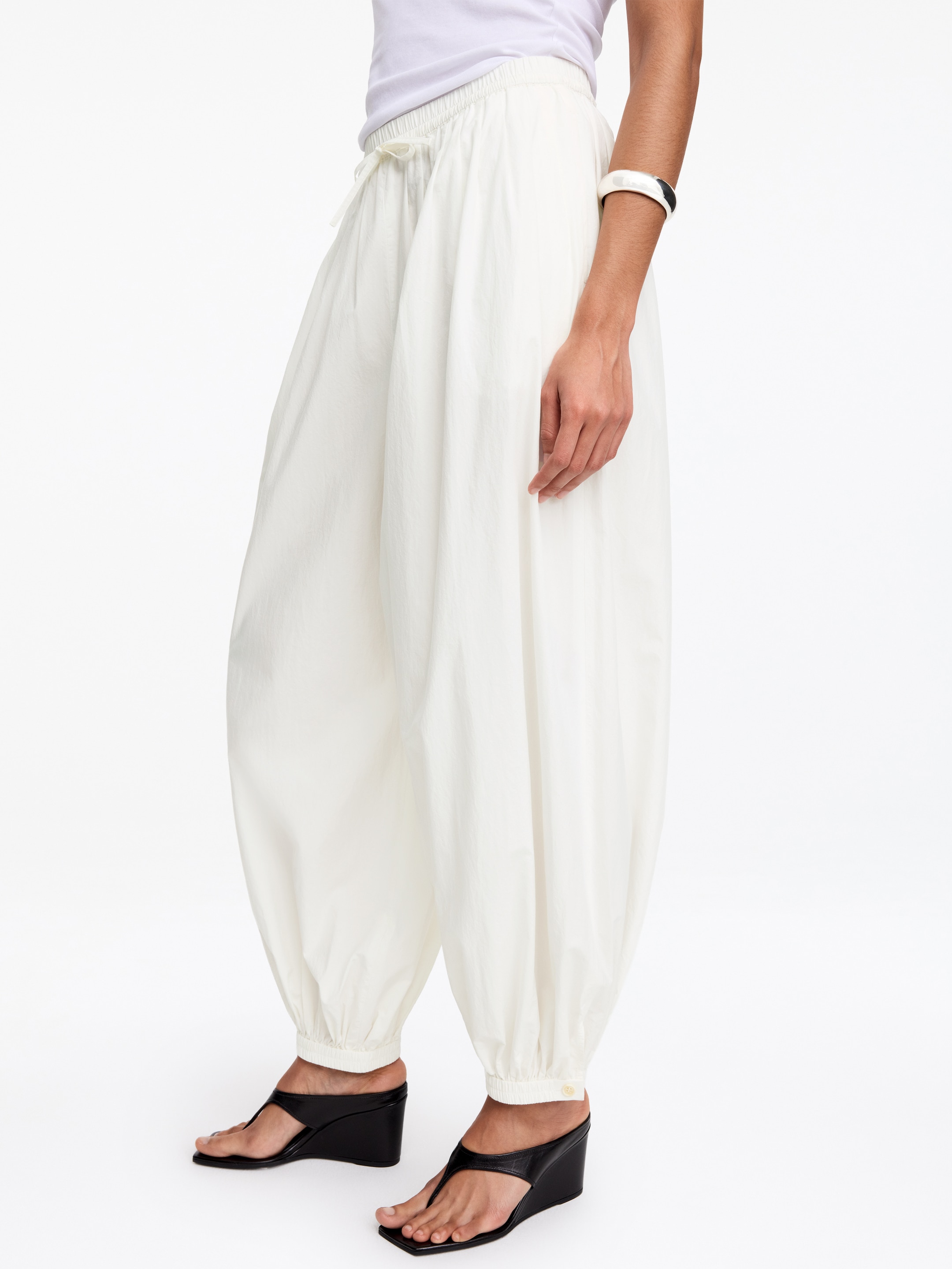 Balloon Cotton Trousers - White - Loose fit - Women - StillMedia/Lookbook - 8