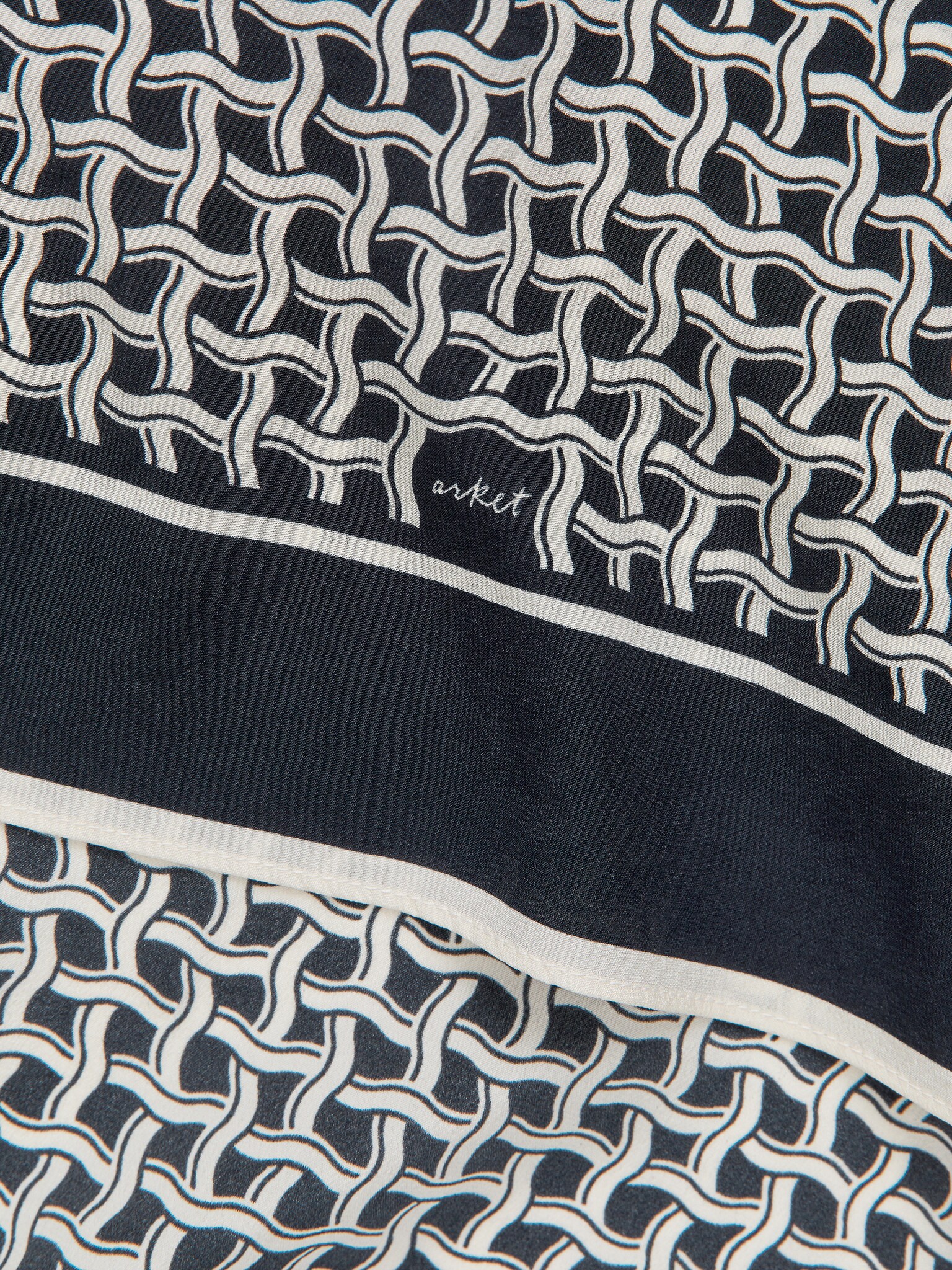 Hedvábný šátek s potiskem - Tmavě modrá/Slonová kost/Černá/Bílá/Černá/Bílá/Růžovo-hnědý/Bílá/Černá - 2