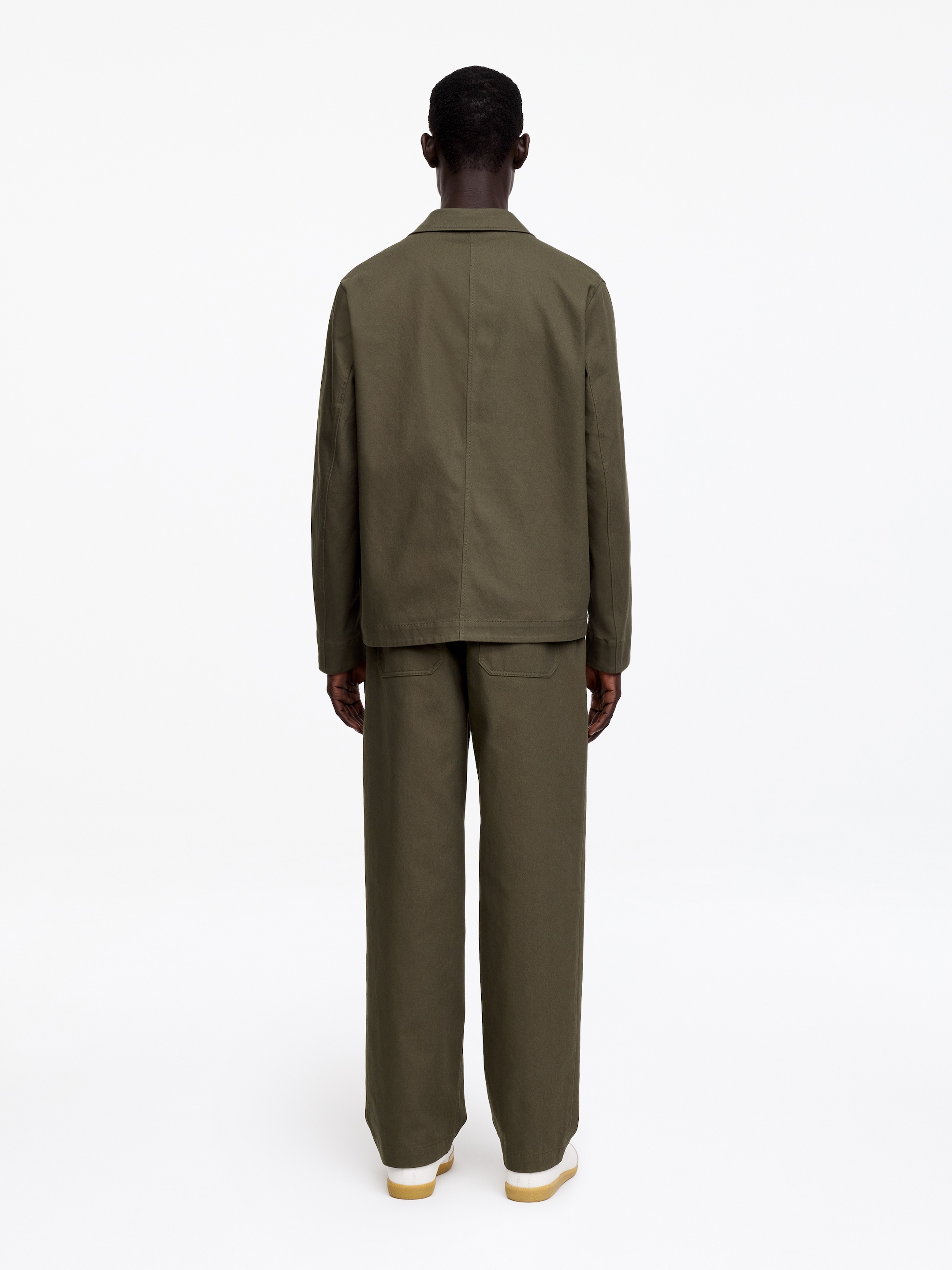 Pantalones de lino y algodón loose fit - Verde caqui - Corte holgado - Men - StillMedia/Lookbook - 4
