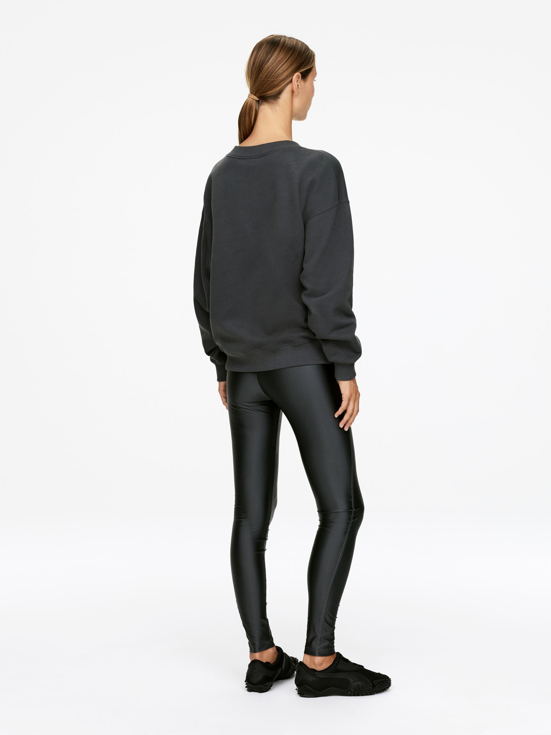 Sweat à col en V - Gris foncé - Loose fit - Femme - StillMedia/Lookbook - 4