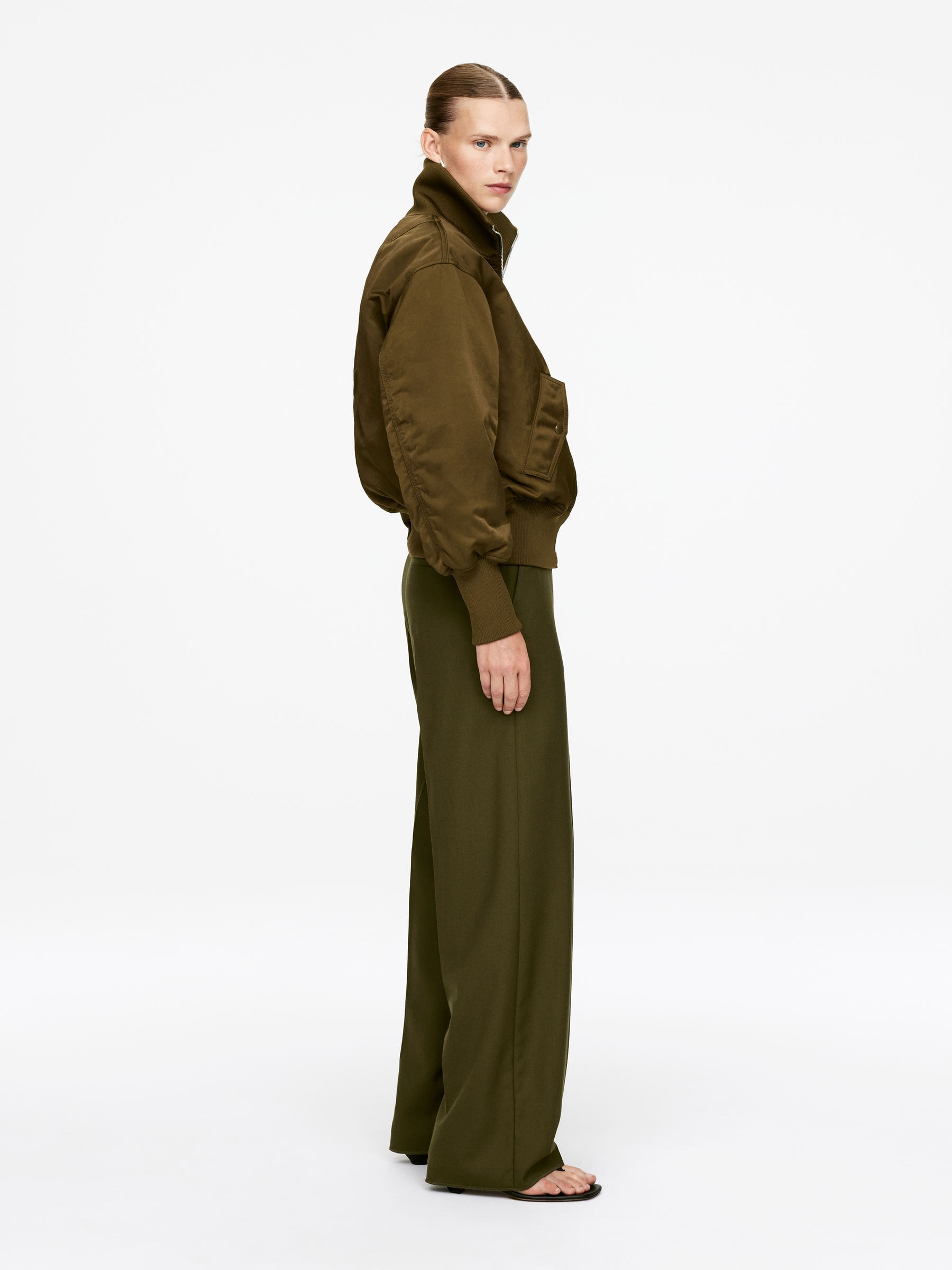 Pantalon en laine nattée - Vert foncé - Relaxed fit - Femme - StillMedia/Lookbook - 5