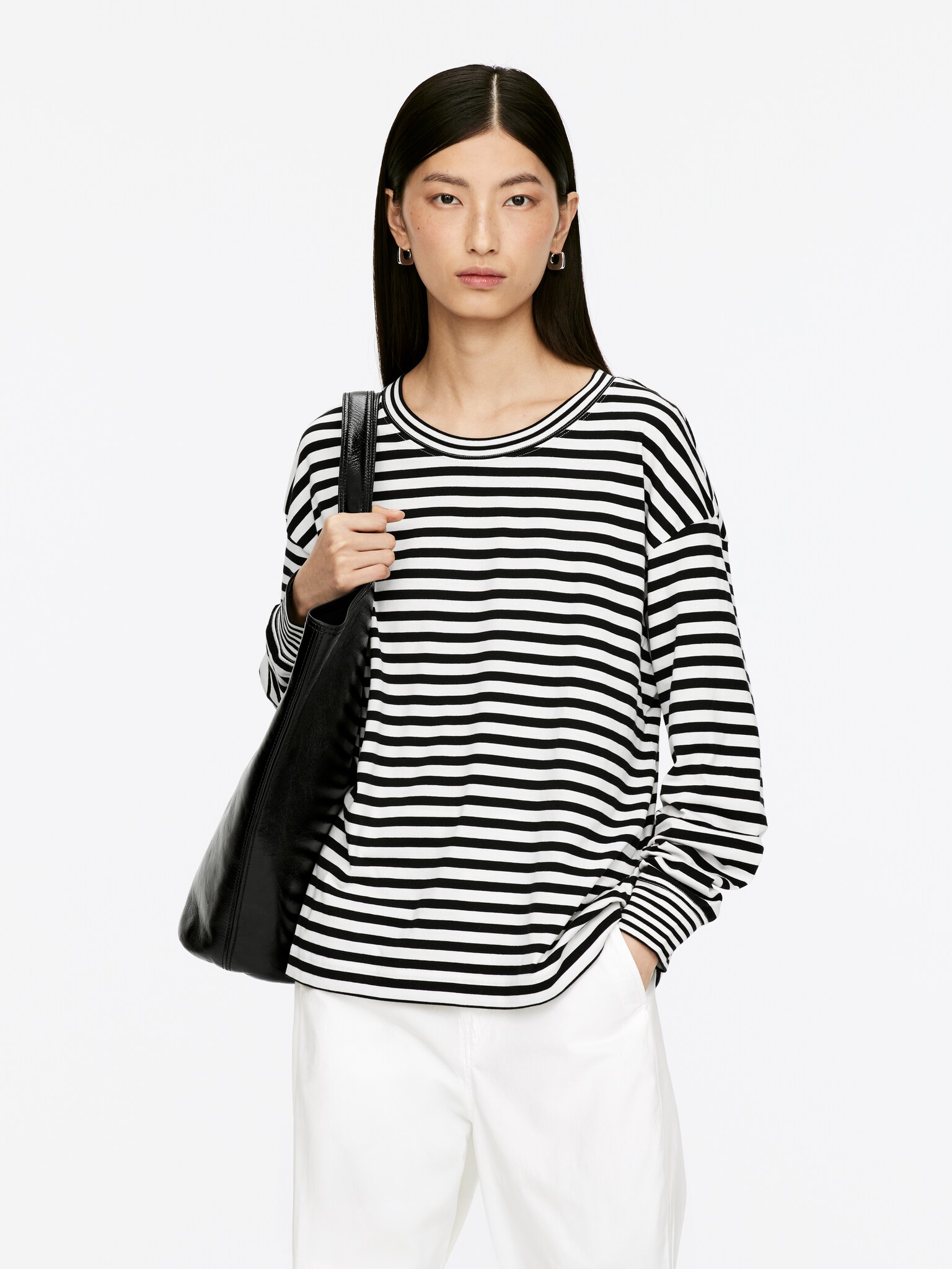 Long-Sleeved T-Shirt - White/Black/White