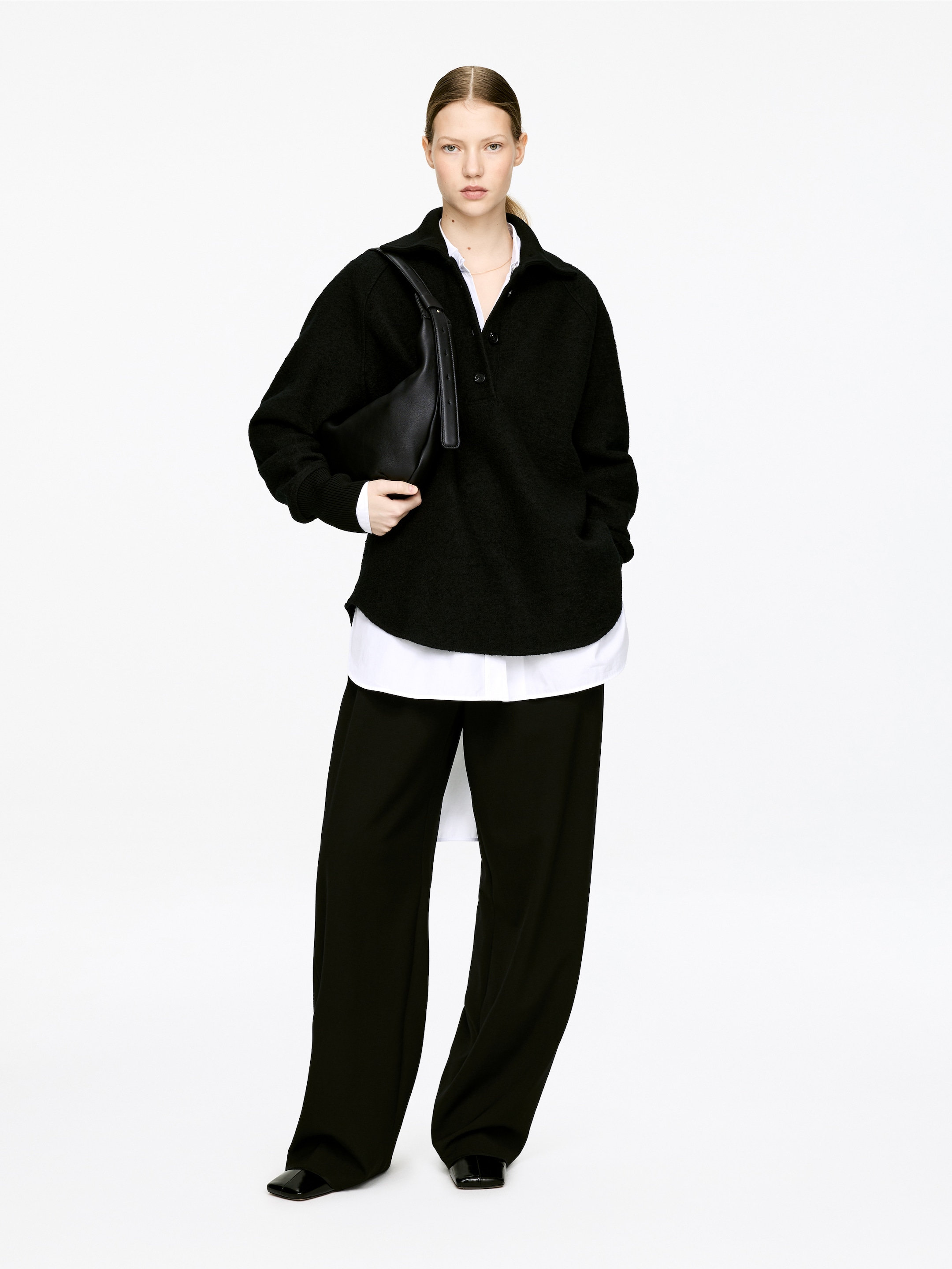 Zobrazit větší obrázek: Středně velká zakřivená kabelka přes rameno - Black - ŽENY | H&M CZ 1