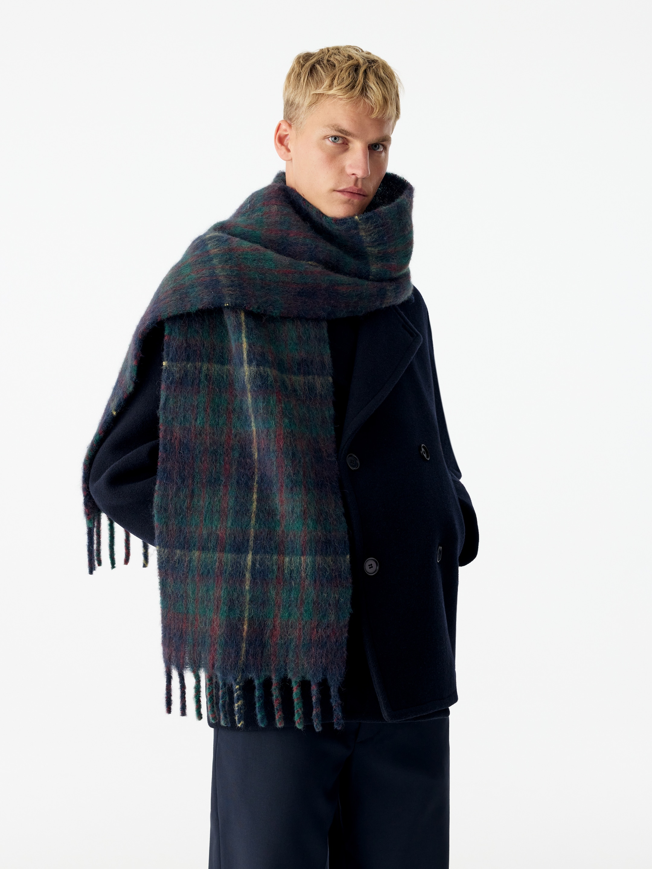 Szalik z mieszanki z alpaką - Krata/ciemnogranatowy - men - StillMedia/Lookbook - 3