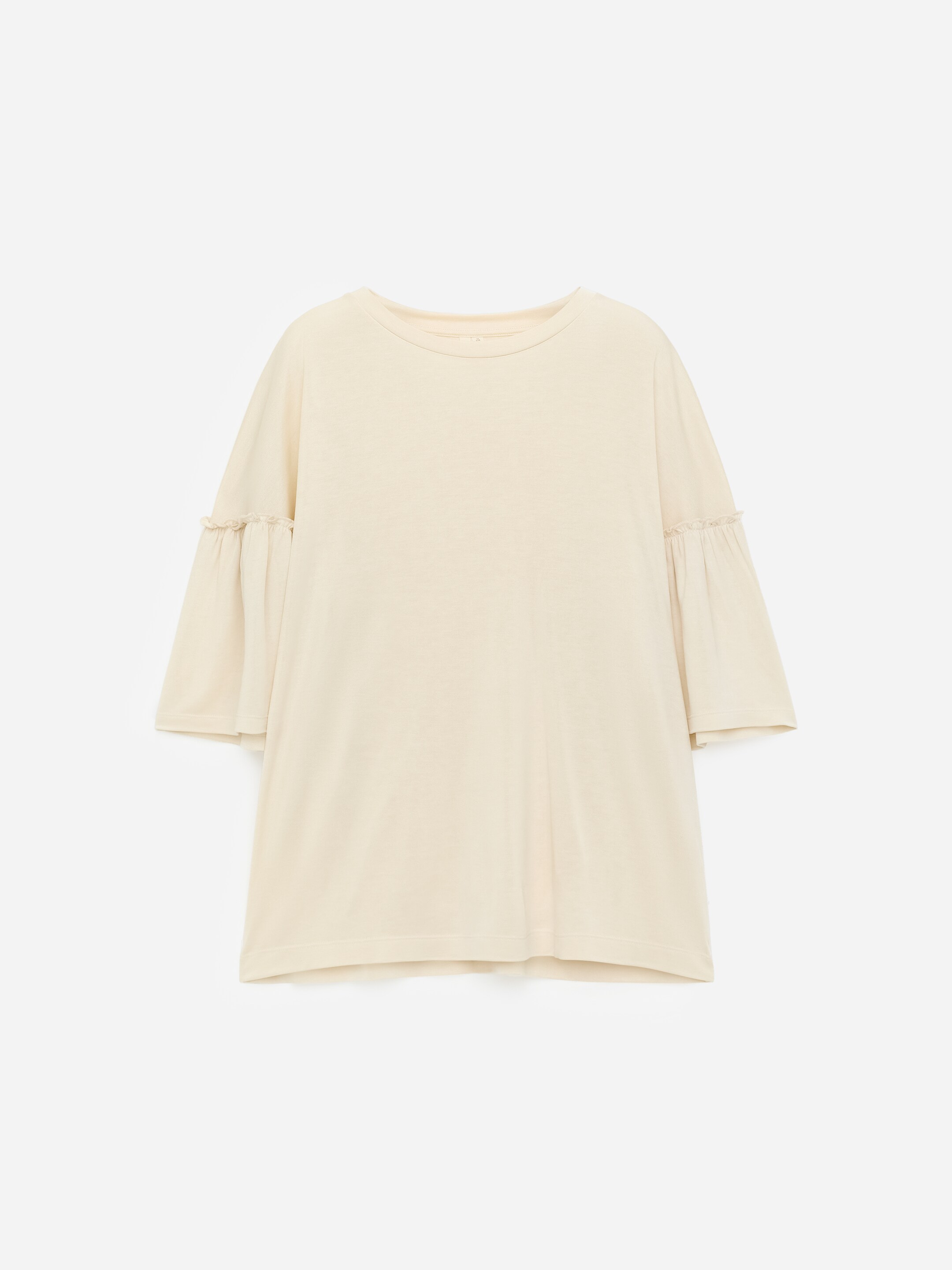 Visa större bild: En cremefärgad T-shirt med rund hals visas framifrån, med trekvartslånga ärmar och volangdetaljer vid armbågsområdet, och erbjuder en normal passform.