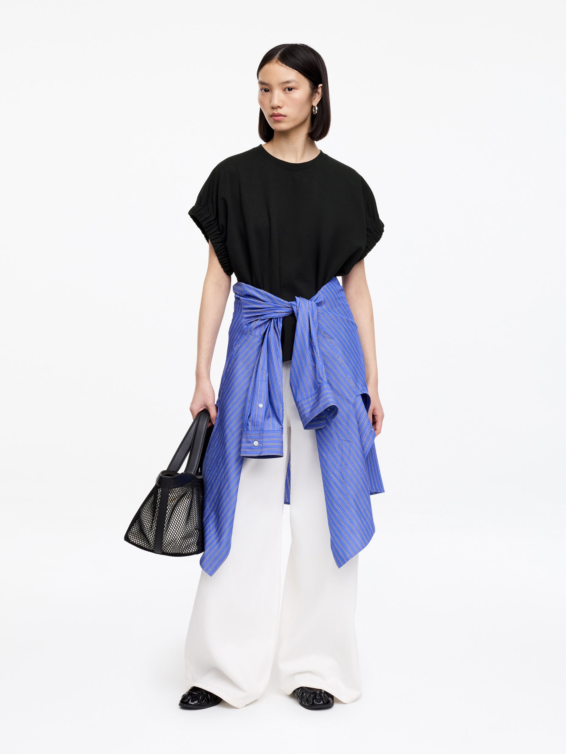 Gathered-Sleeve T-Shirt - Black - Regular fit - Women - StillMedia/Lookbook - 2