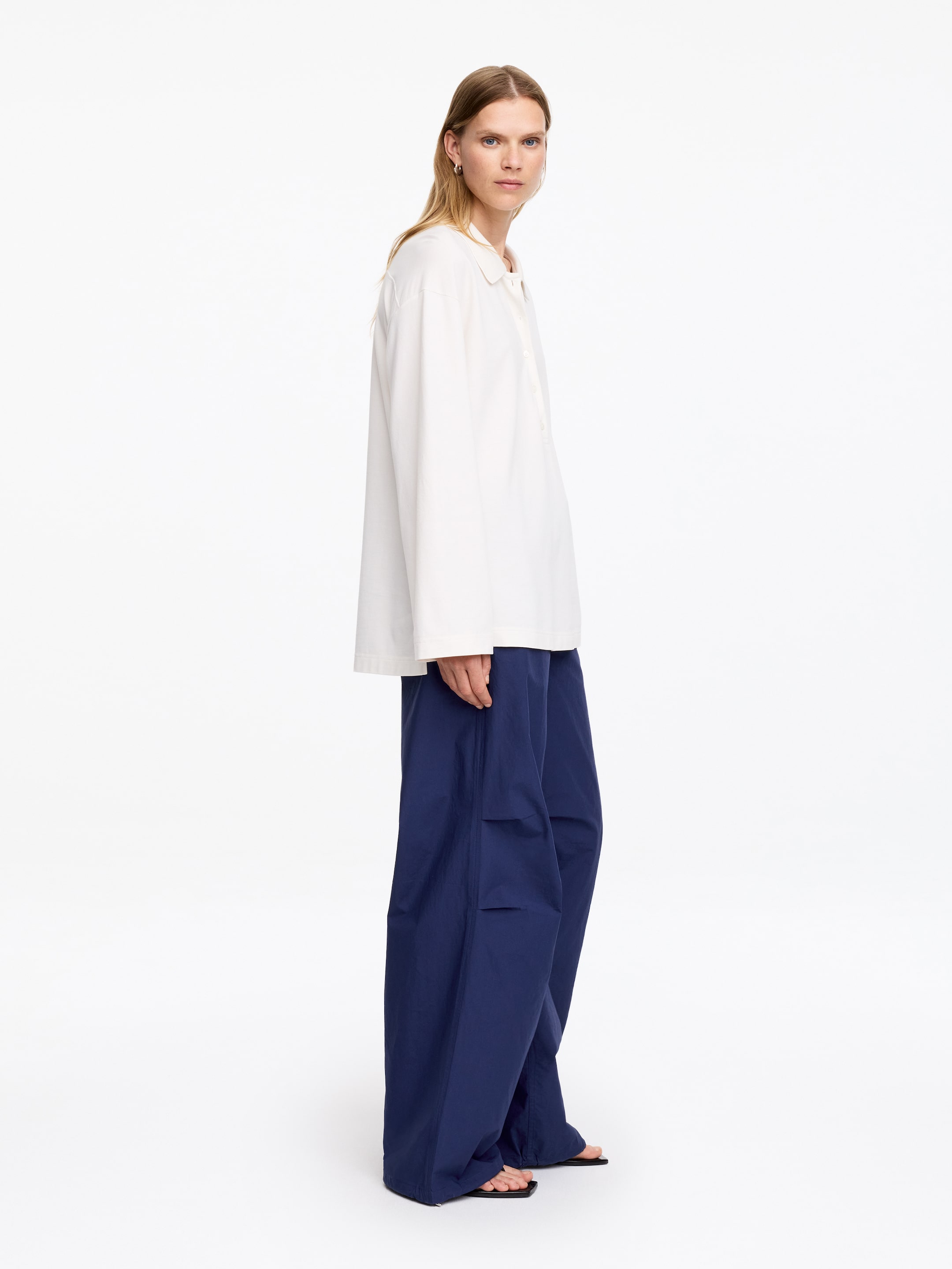 Cotton Pleat-Knee Trousers - Dark Blue - Relaxed fit - Women - StillMedia/Lookbook - 4