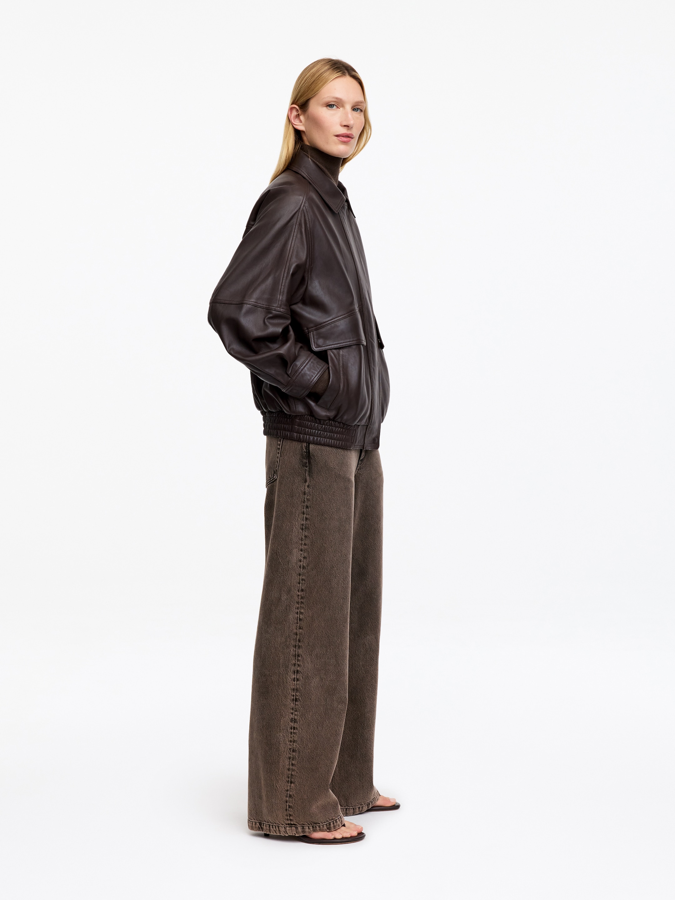 Jeansy ELM z rozszerzanymi nogawkami - Ziemisty brązowy - Luźny fason - women - StillMedia/Lookbook - 2