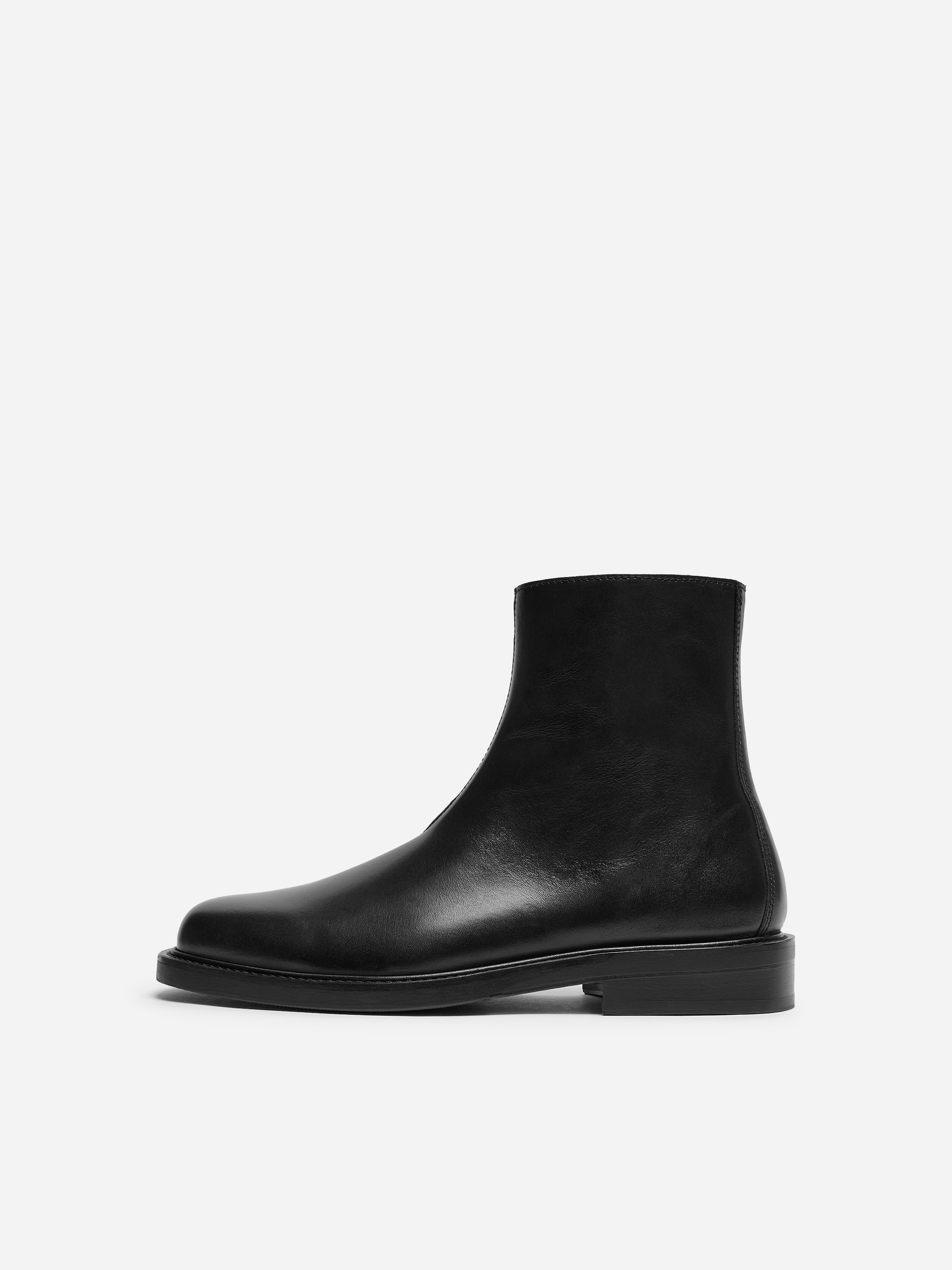 Leather Ankle Boots - Black - men - StillMedia/DescriptiveStillLife - 1