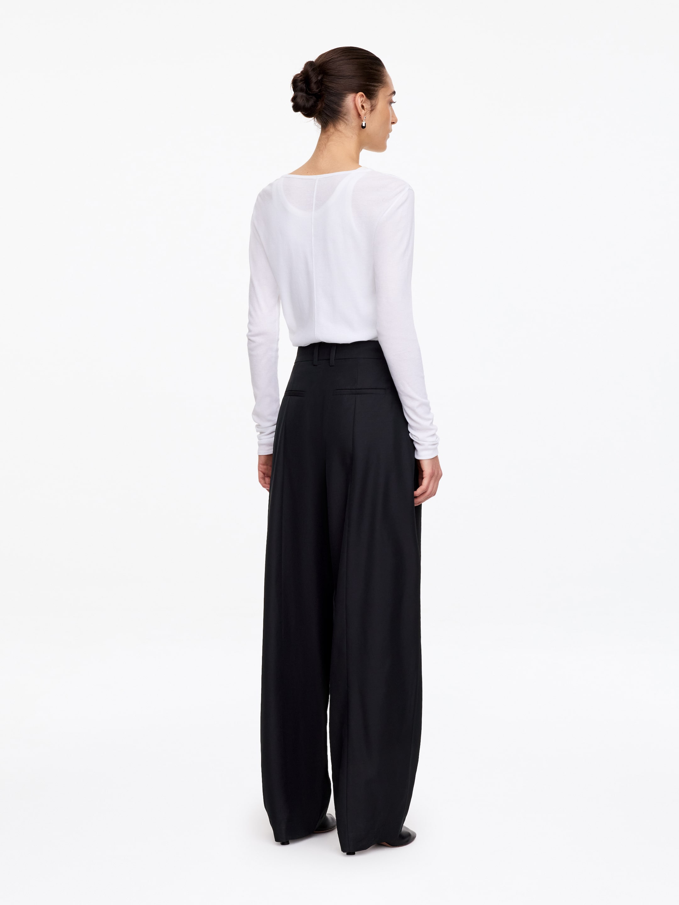 Relaxed Barrel-Leg Trousers - Dark Blue - Relaxed fit - women - StillMedia/Lookbook - 2
