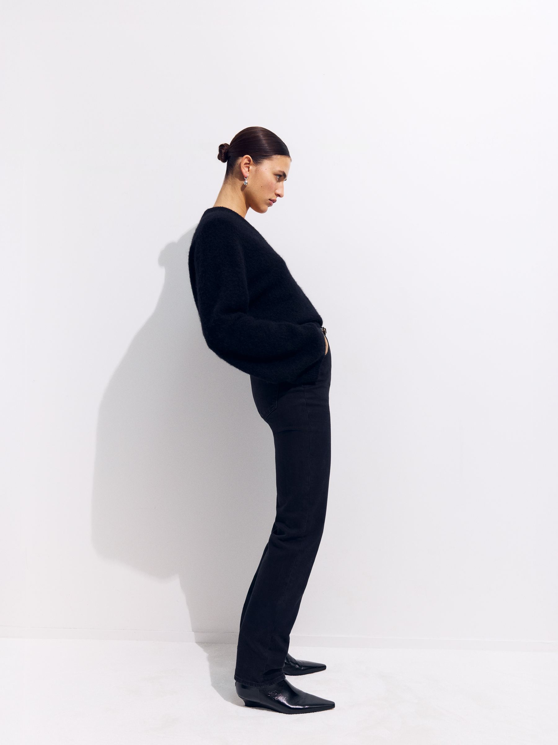 Alpaca-Wool Blend V-Neck Jumper - Black - Loose fit - Women - StillMedia/Environmental - 1