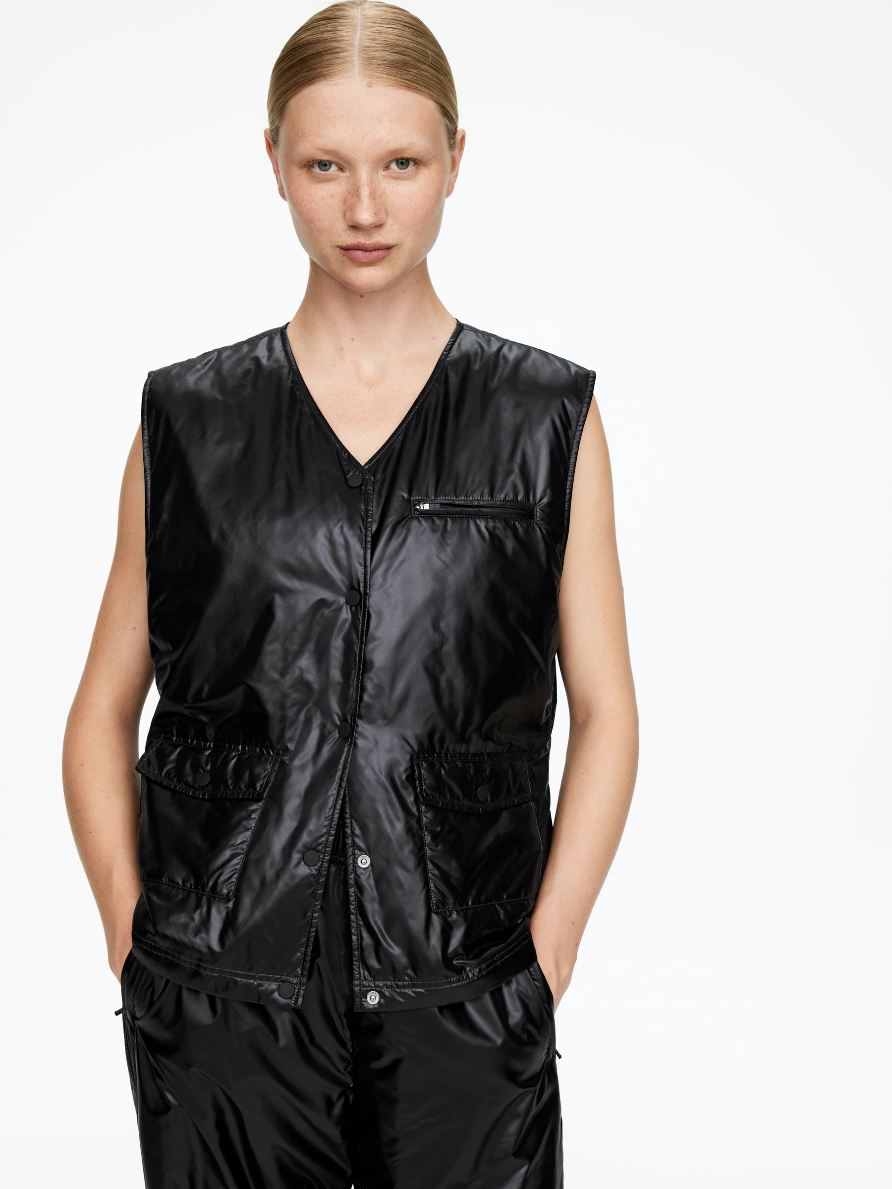 Light Padded Nylon Vest - Black - Regular fit - Women - StillMedia/Lookbook - 5