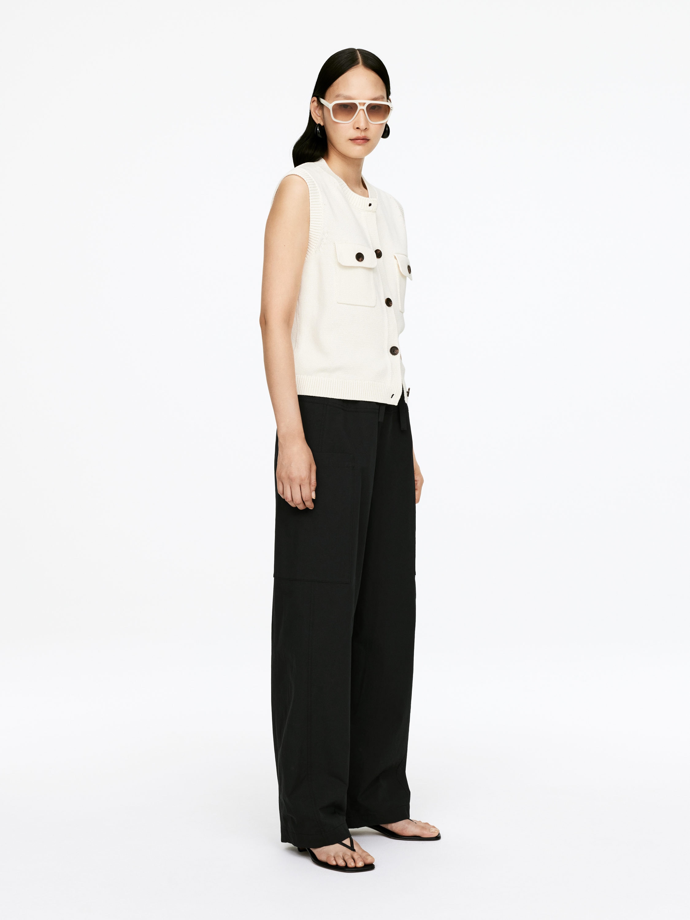 Barrel-Leg Trousers - Black - Oversized - Women - StillMedia/Lookbook - 4