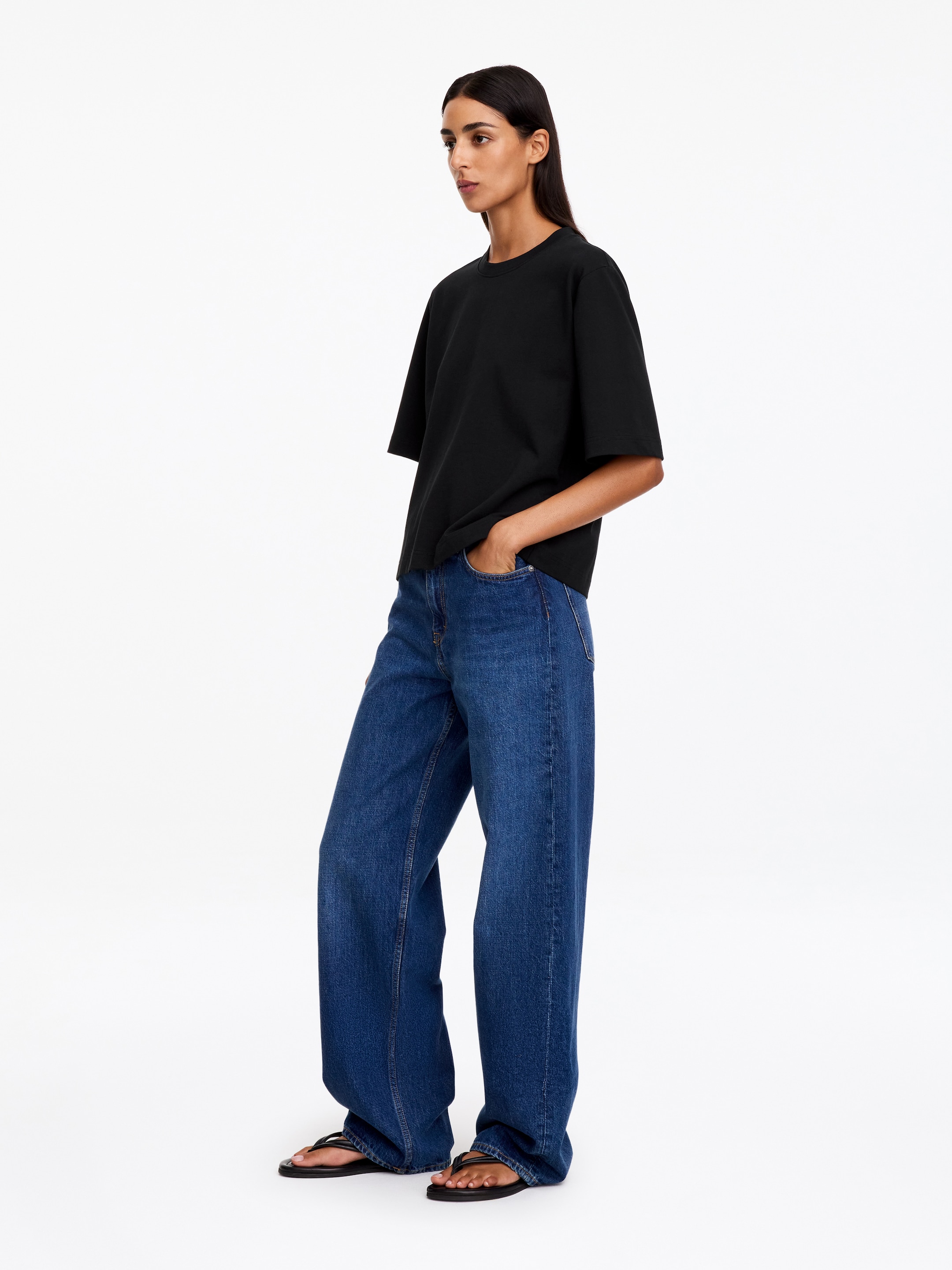 Signature Boxy T-Shirt - Black - Loose fit - women - StillMedia/Lookbook - 19