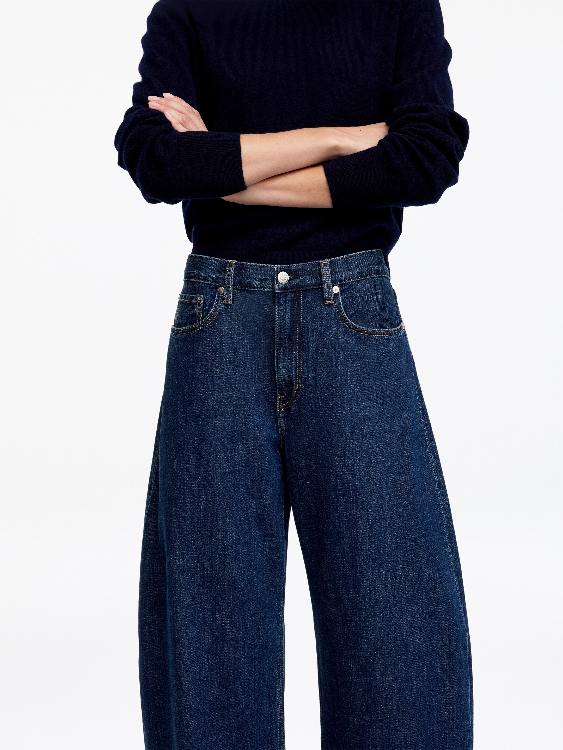 Peony Barrel Jeans - Blue - Relaxed fit - women - StillMedia/Lookbook - 3