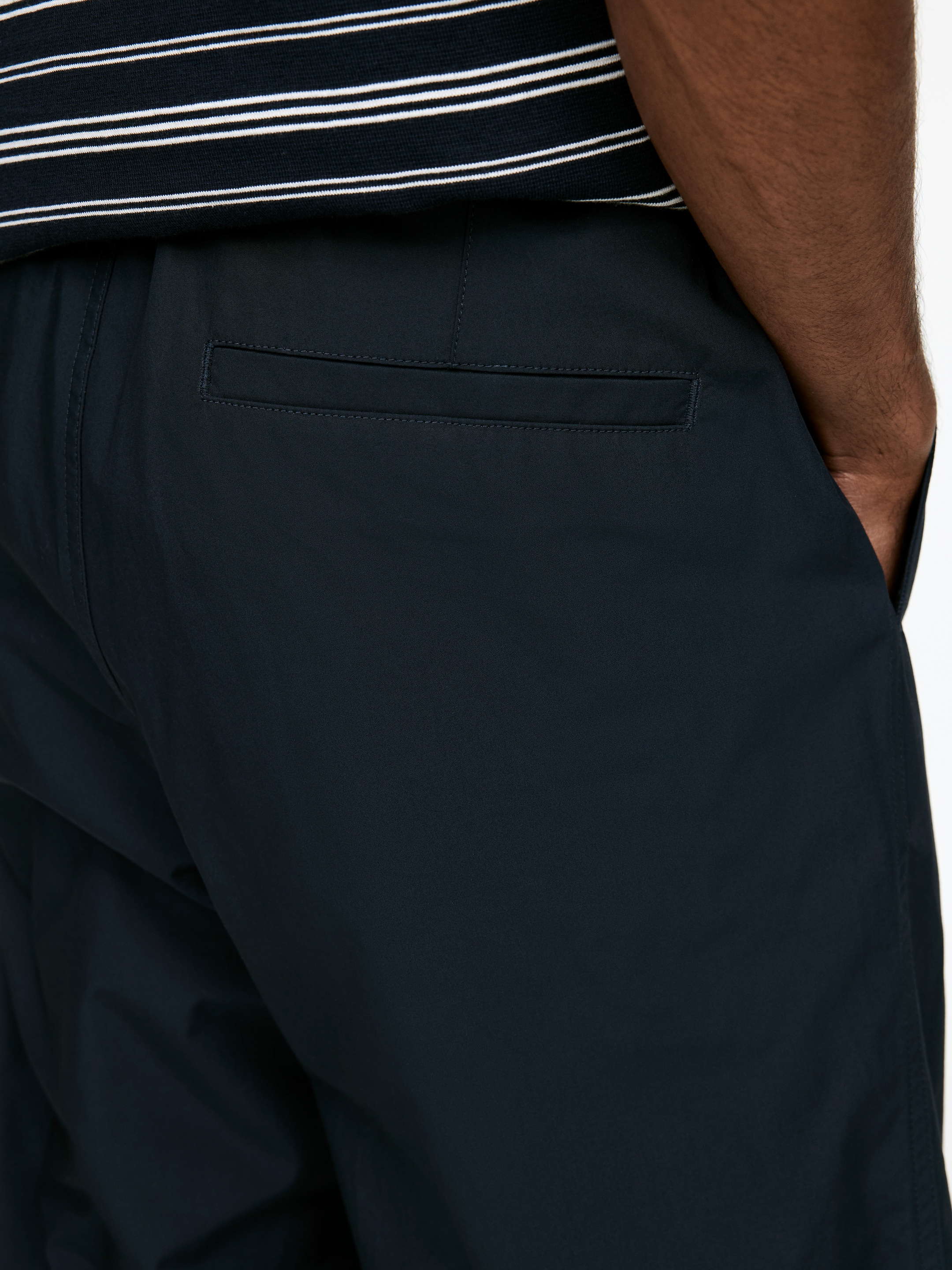 Visa större bild: Byxa i poplin - Mörkblå - HERR | H&M SE 4