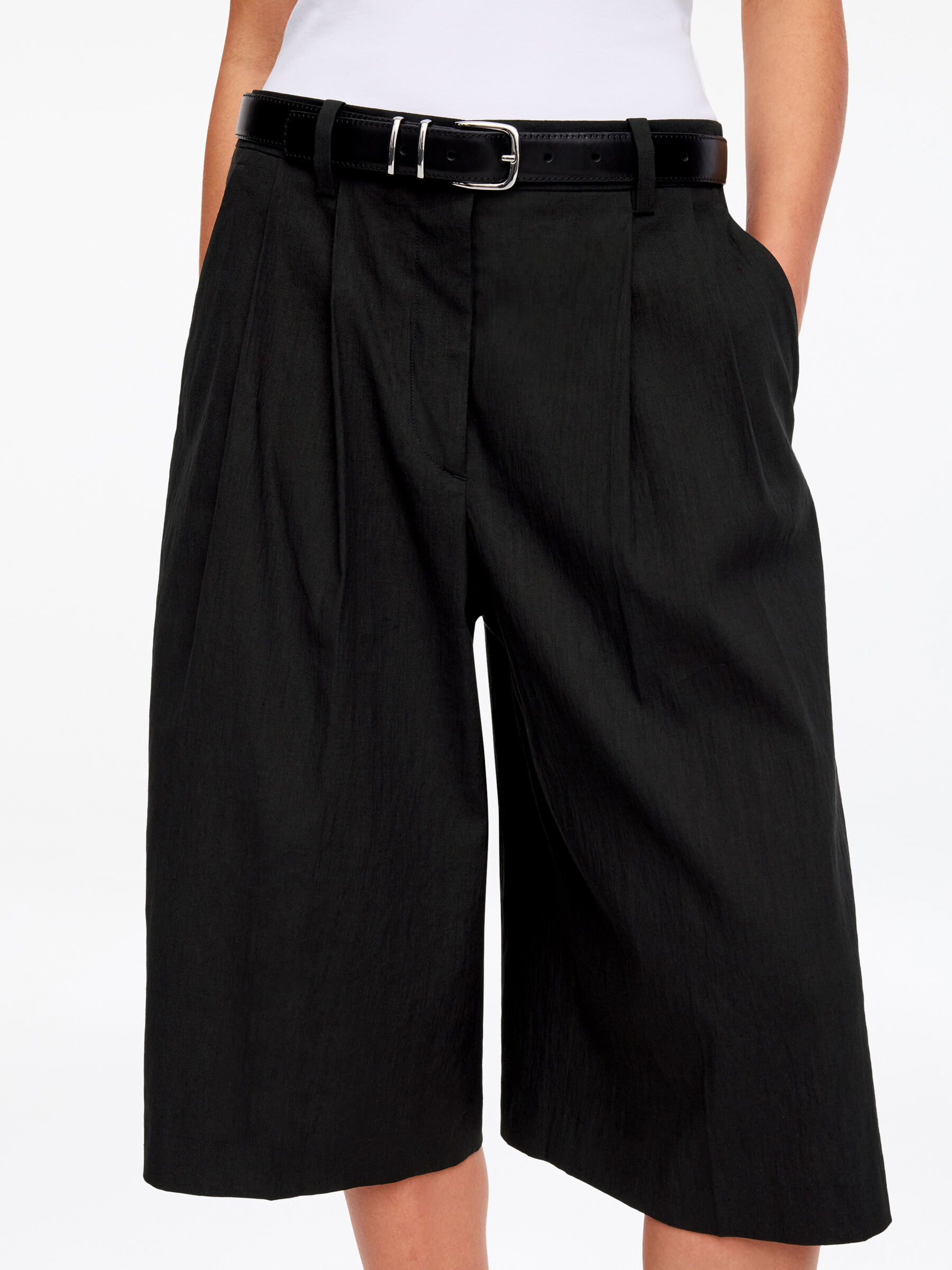 Tailored Wide-Leg Shorts - Black - Regular fit - Women - StillMedia/Lookbook - 2