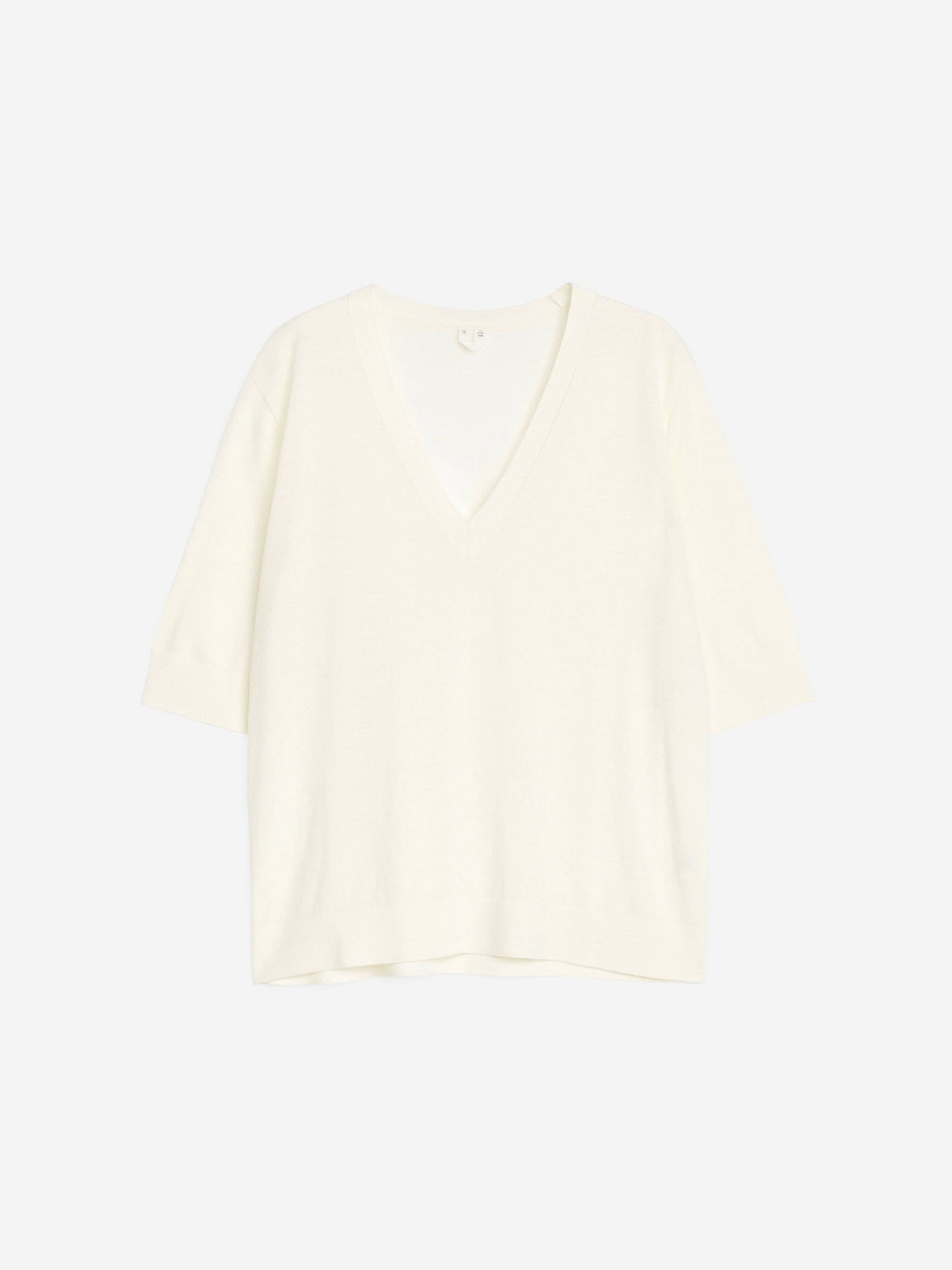 V-Neck Merino Jumper - Off White - Regular fit - Women - StillMedia/DescriptiveStillLife - 1