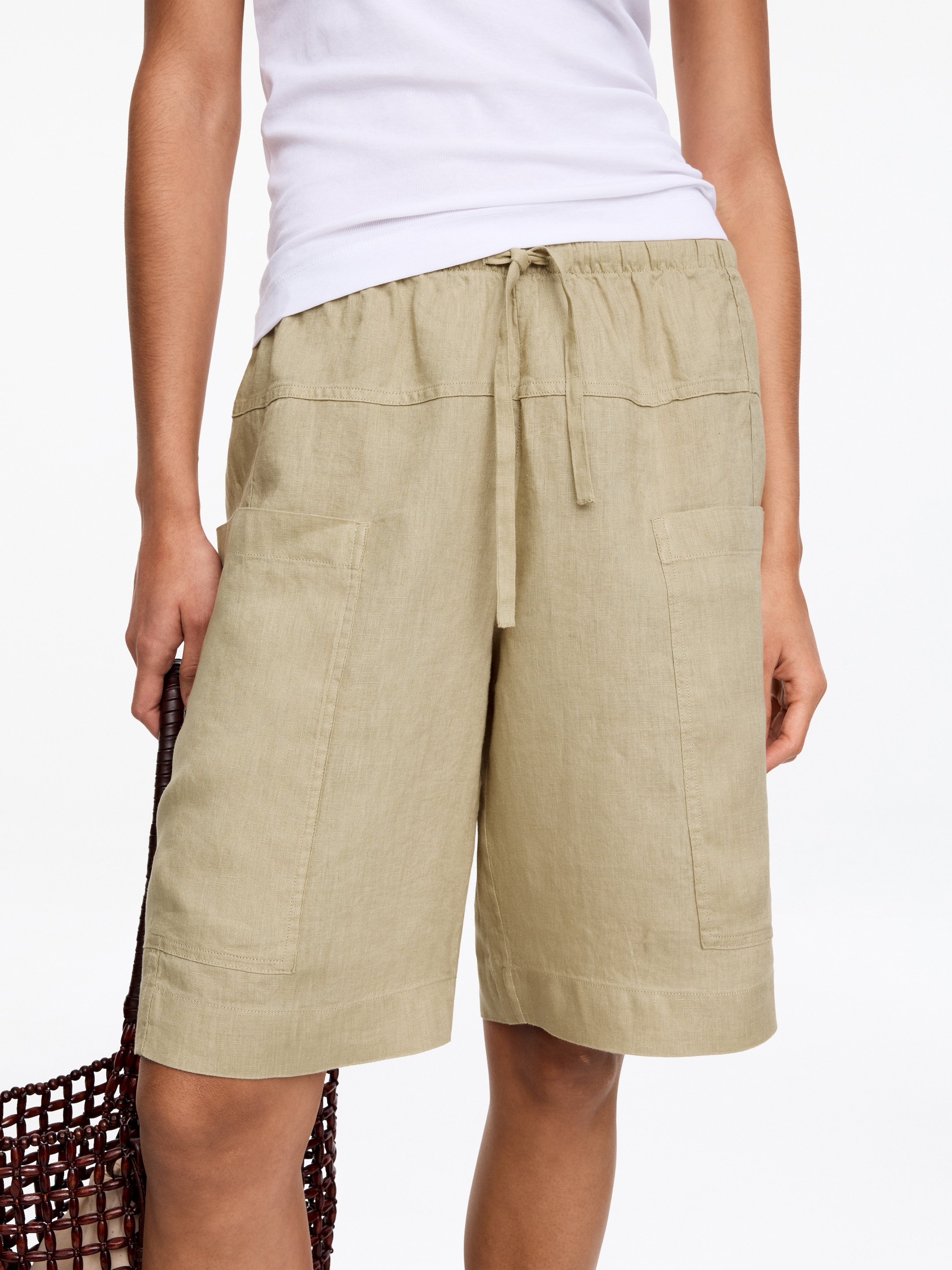 Pantalones cortos de lino - Verde caqui - Corte holgado - Women - StillMedia/Lookbook - 4