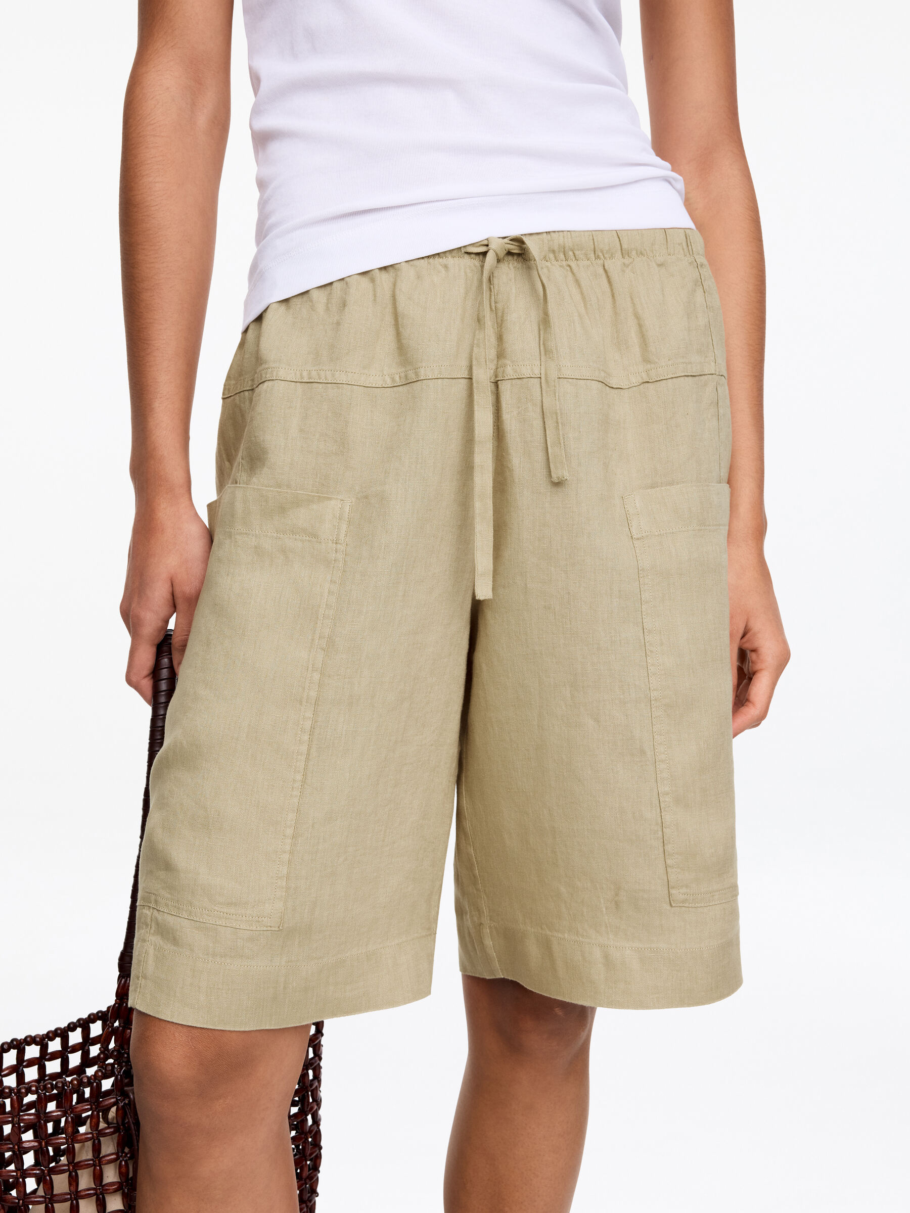 Linen Shorts - Khaki Green - Loose fit - Women - StillMedia/Lookbook - 4
