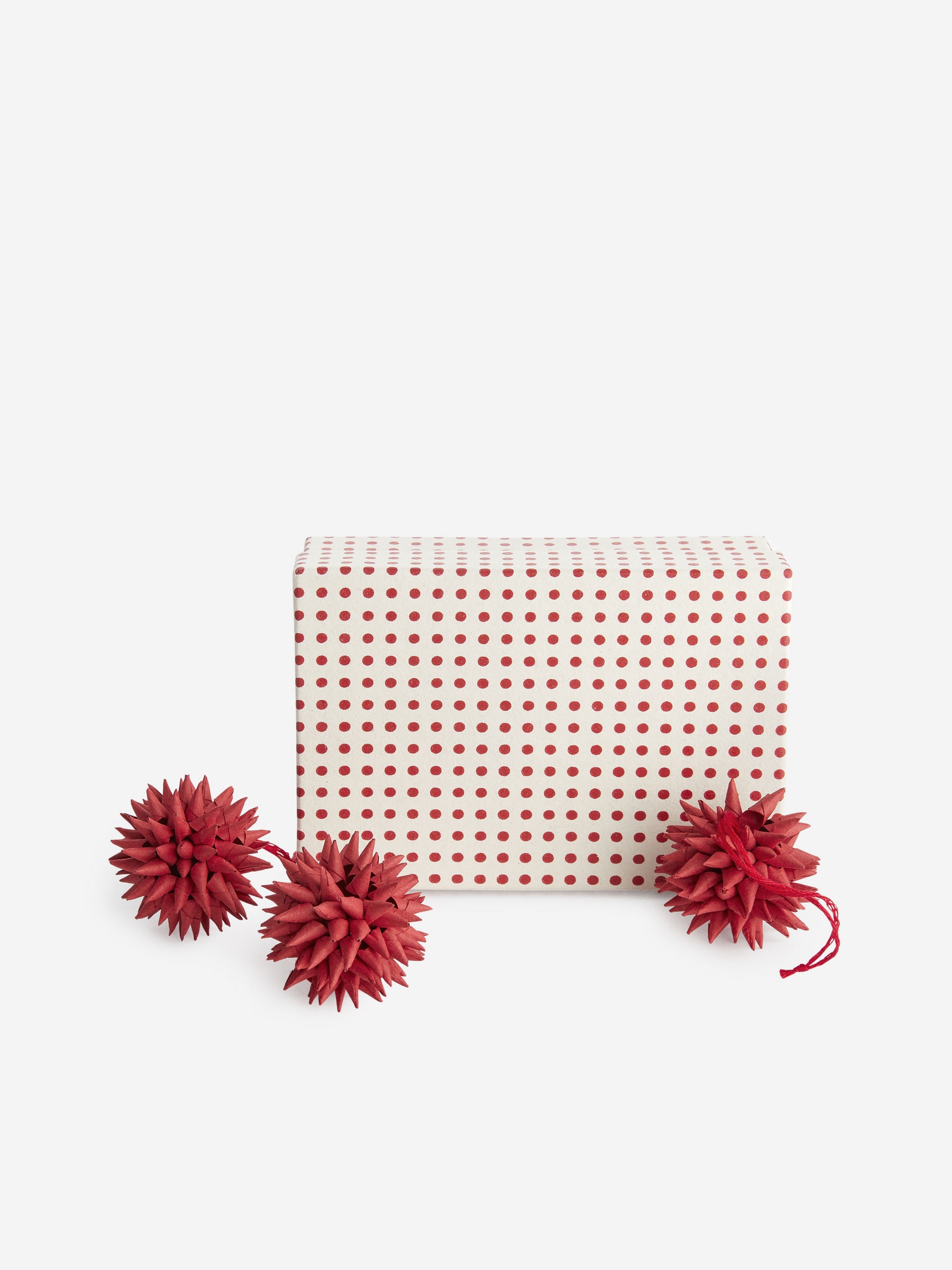 A World of Craft Paper Stars Set of 6 - Red - Homeware - StillMedia/DescriptiveStillLife - 1