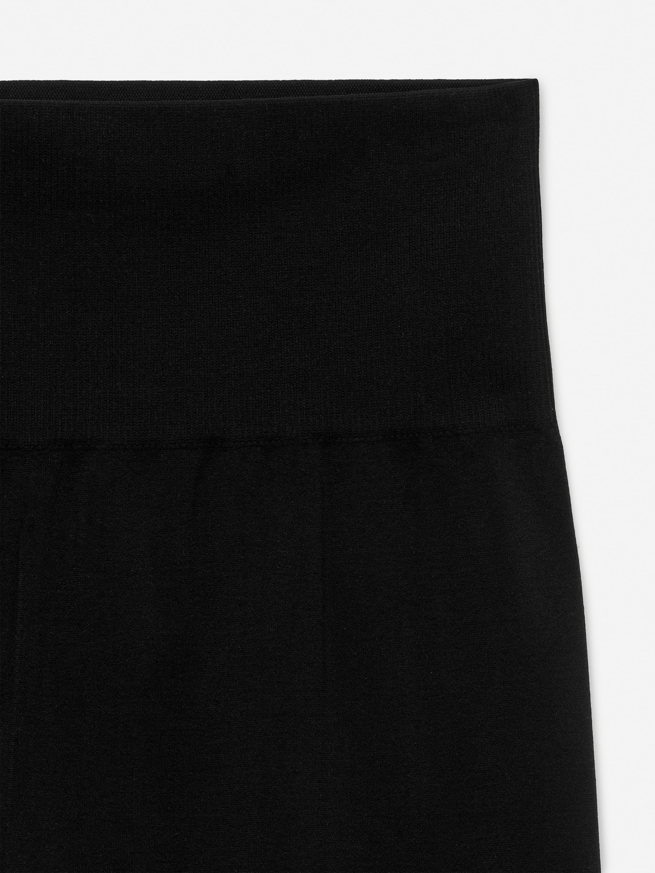 Seamless Capri Tights - Black - Women - StillMedia/DescriptiveDetail - 1