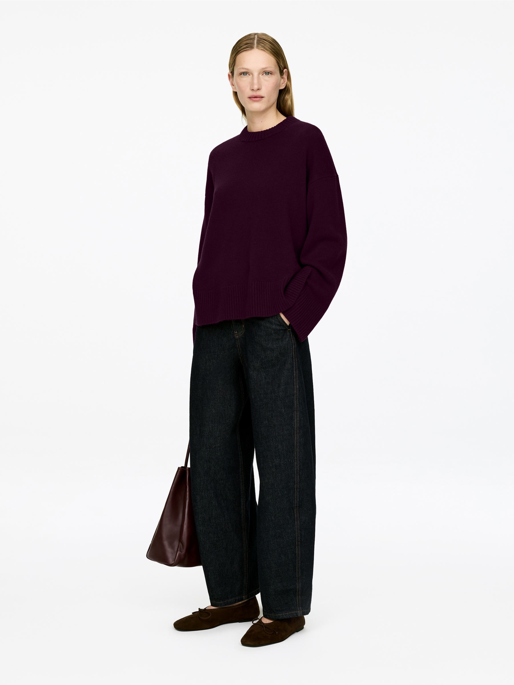 Oversized Pure Cashmere Jumper​ - Burgundy - Relaxed fit - Women - StillMedia/Lookbook - 6