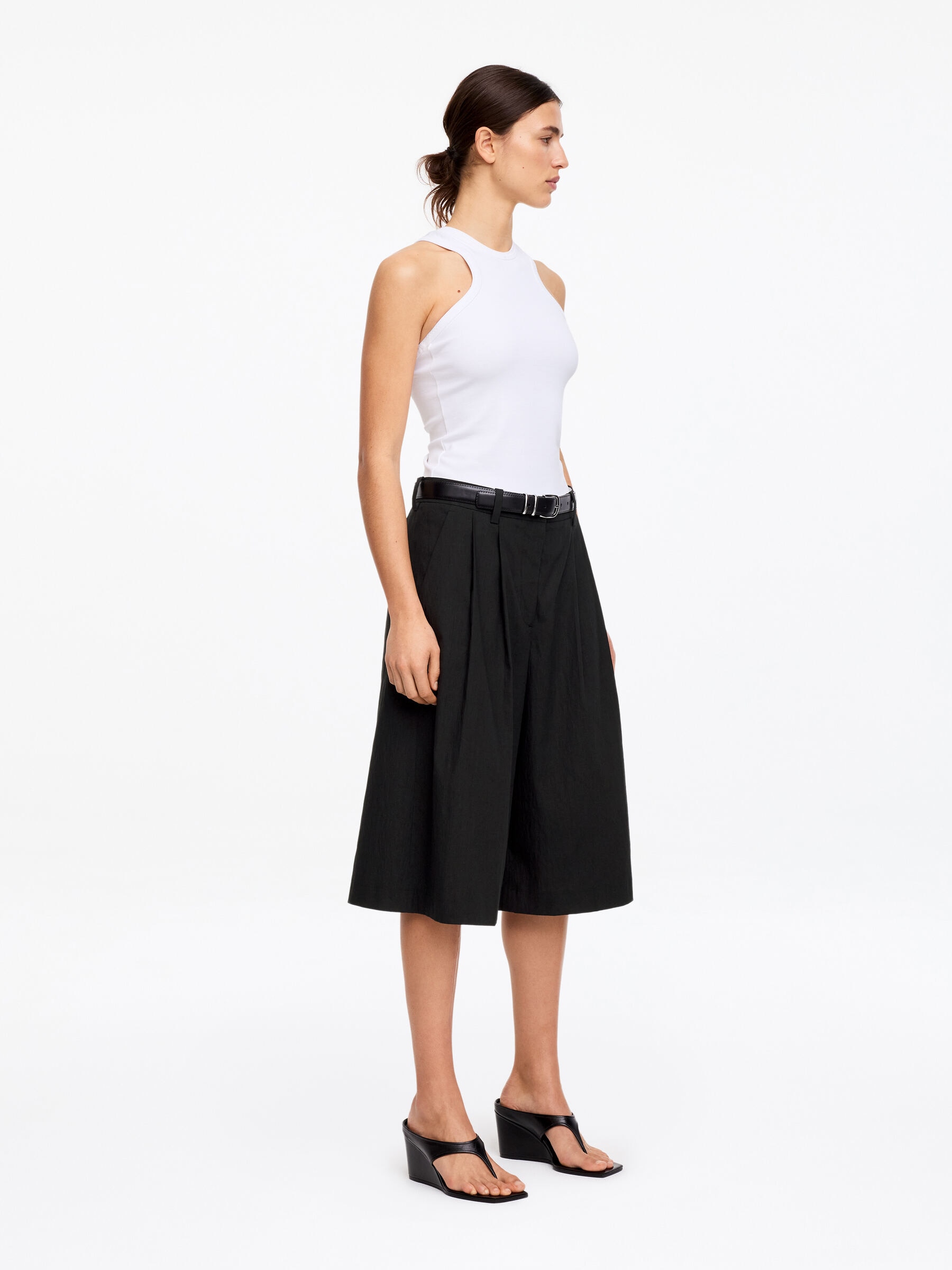 Tailored Wide-Leg Shorts - Black - Regular fit - Women - StillMedia/Lookbook - 5