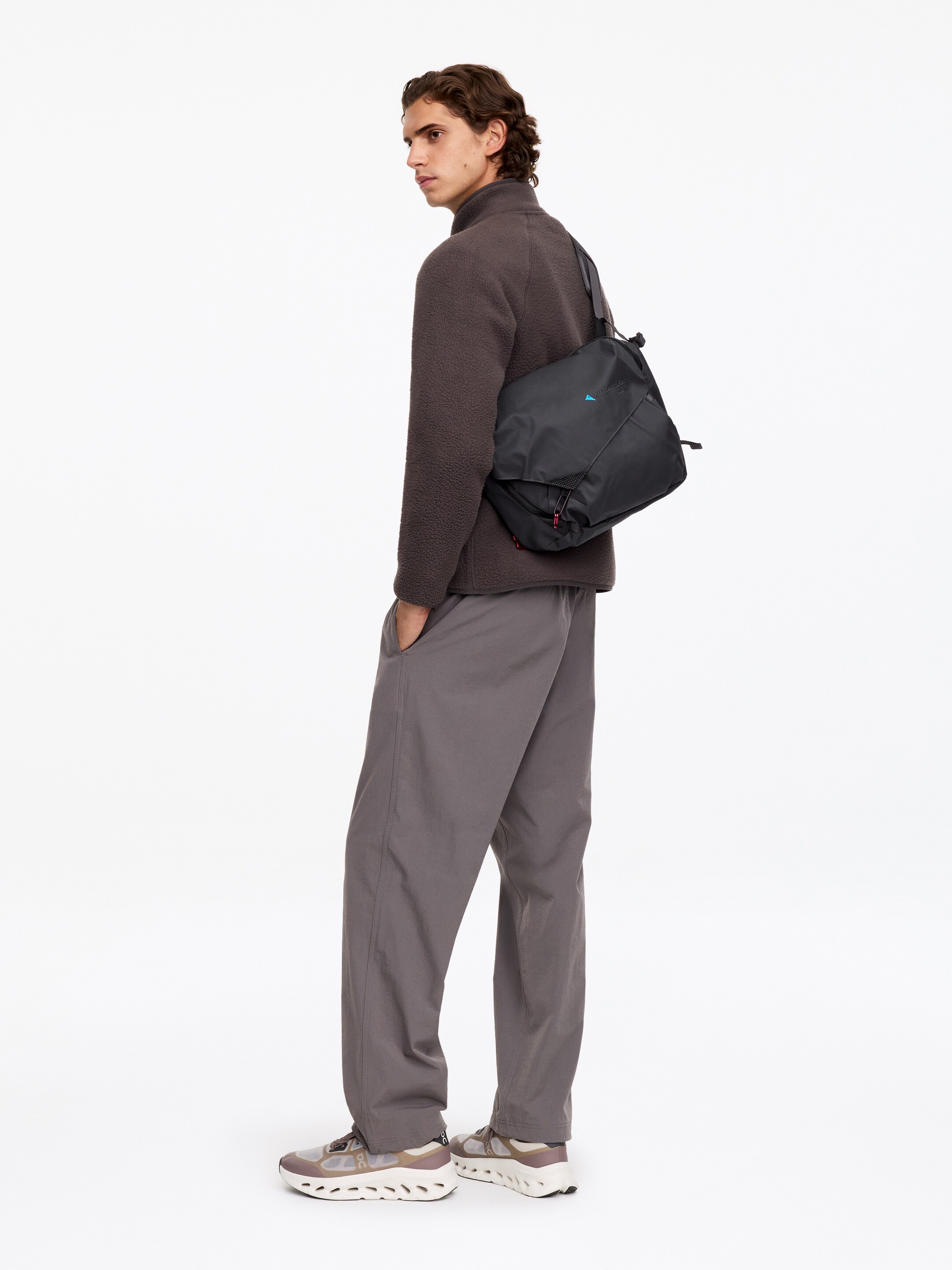 Klättermusen Gaut 8L Messenger Bag - Black - men - StillMedia/Lookbook - 4