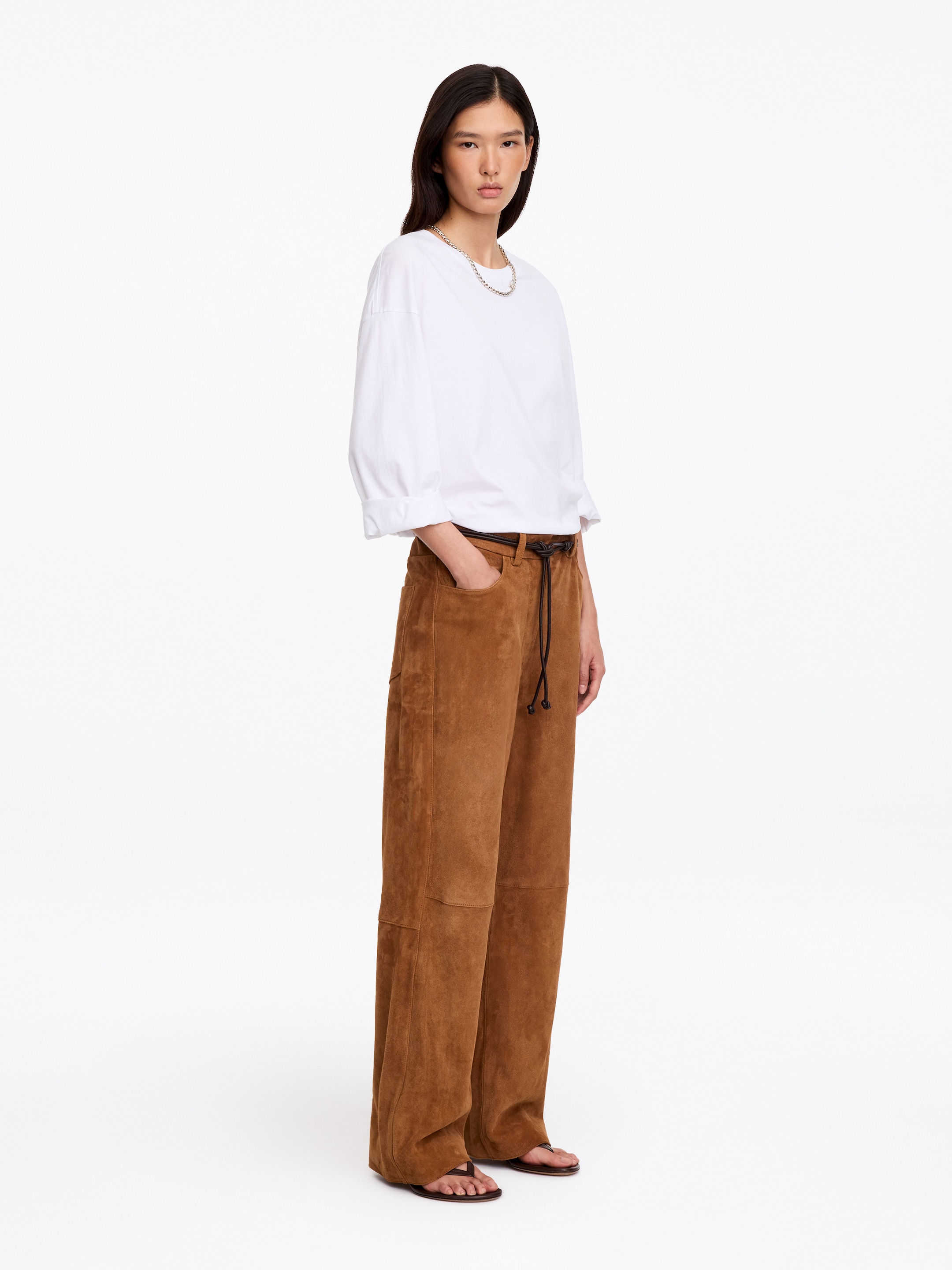 Pantaloni rilassati in pelle scamosciata - Marrone caldo - Relaxed fit - women - StillMedia/Lookbook - 12