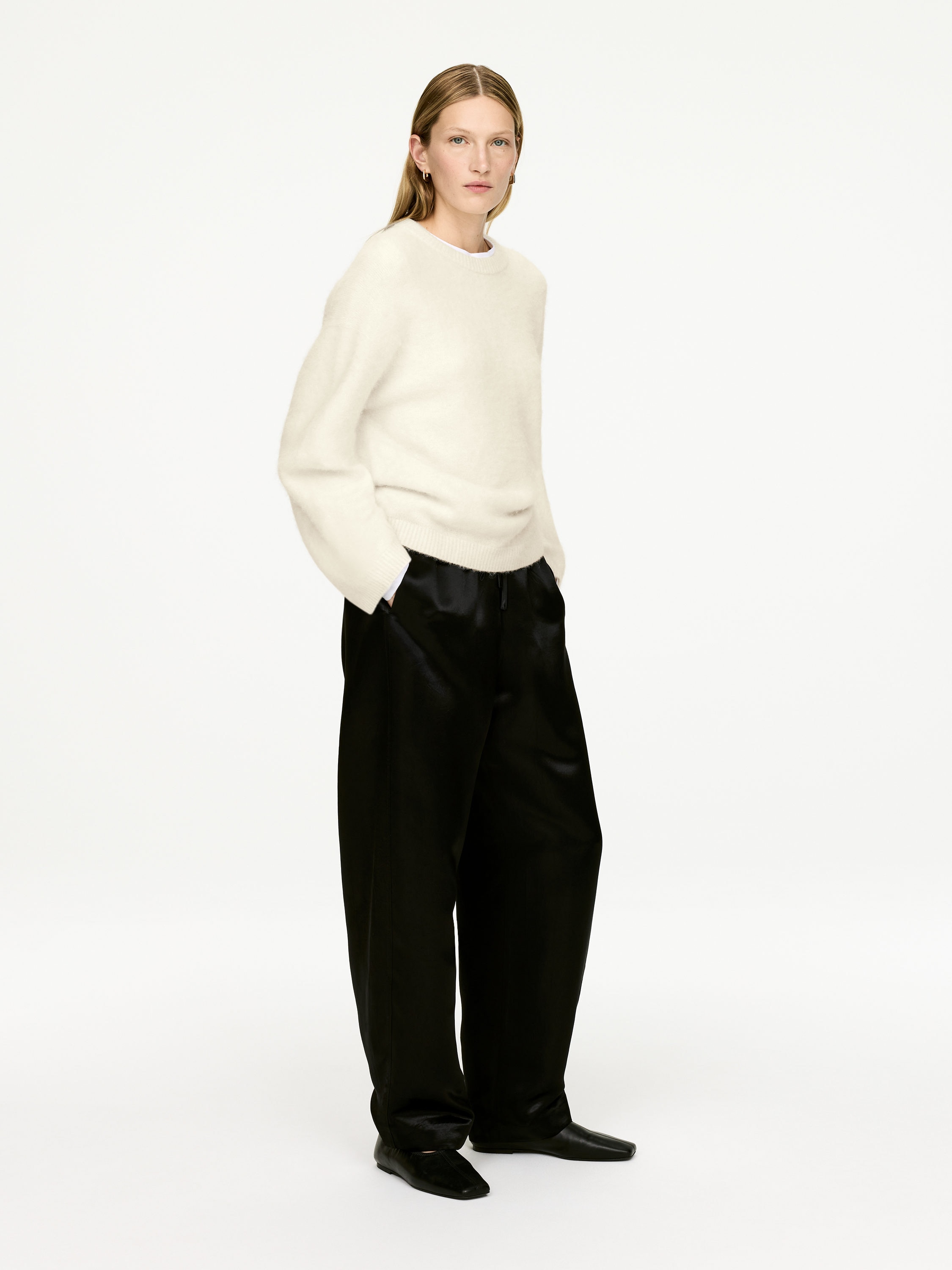 Alpaca-Wool Blend Jumper - Off White - Oversized - Women - StillMedia/Lookbook - 13