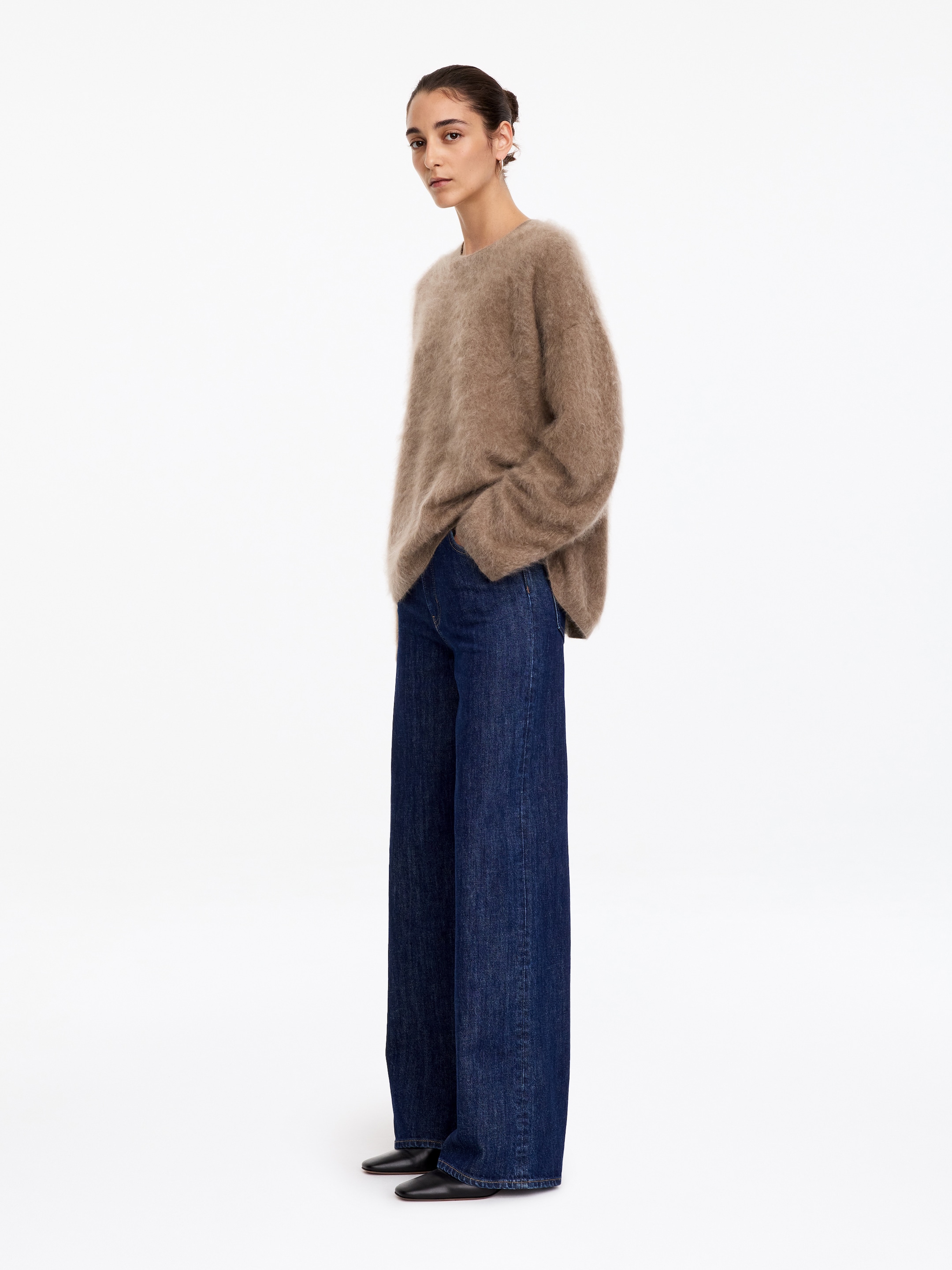 Brushed-Cashmere Jumper​ - Taupe - Loose fit - women - StillMedia/Lookbook - 5
