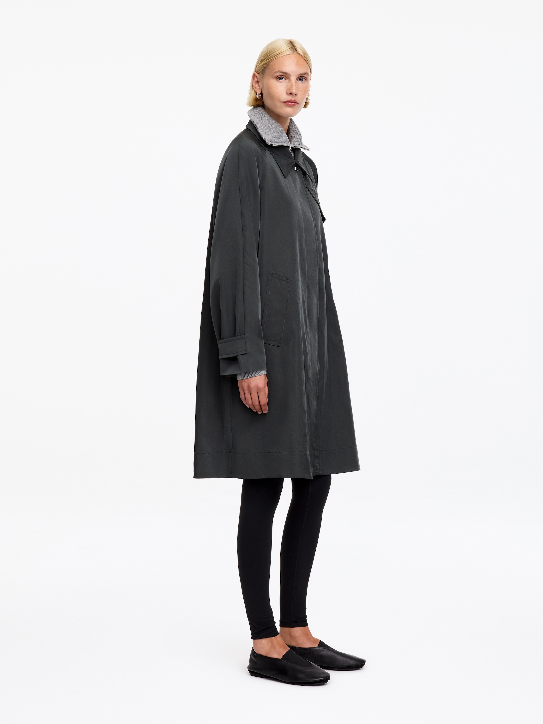 Lockerer Mantel aus Nylon - Grau - Loose Fit - women - StillMedia/Lookbook - 6