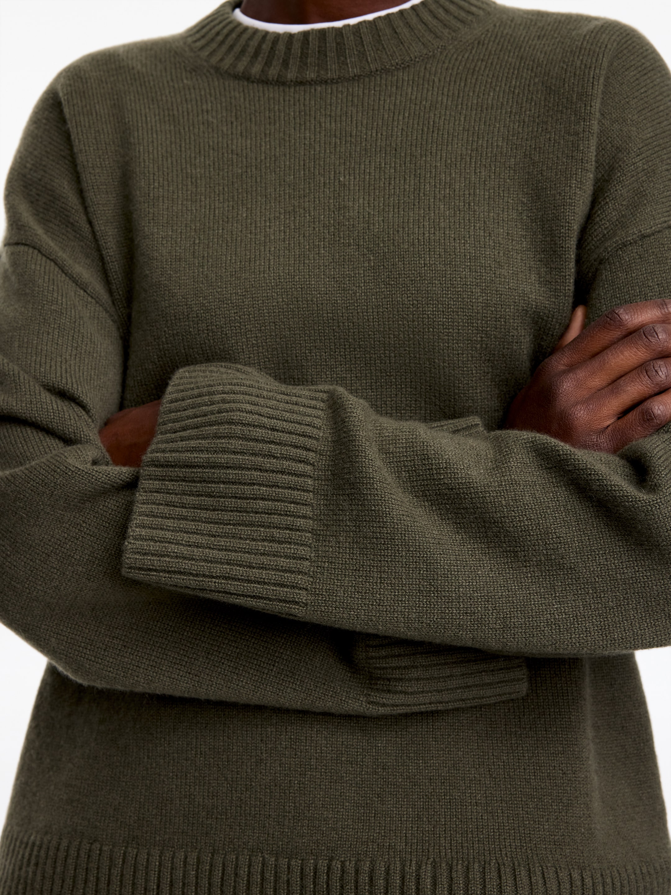 Oversized Pure Cashmere Jumper​ - Khaki Green - Relaxed fit - women - StillMedia/Lookbook - 5