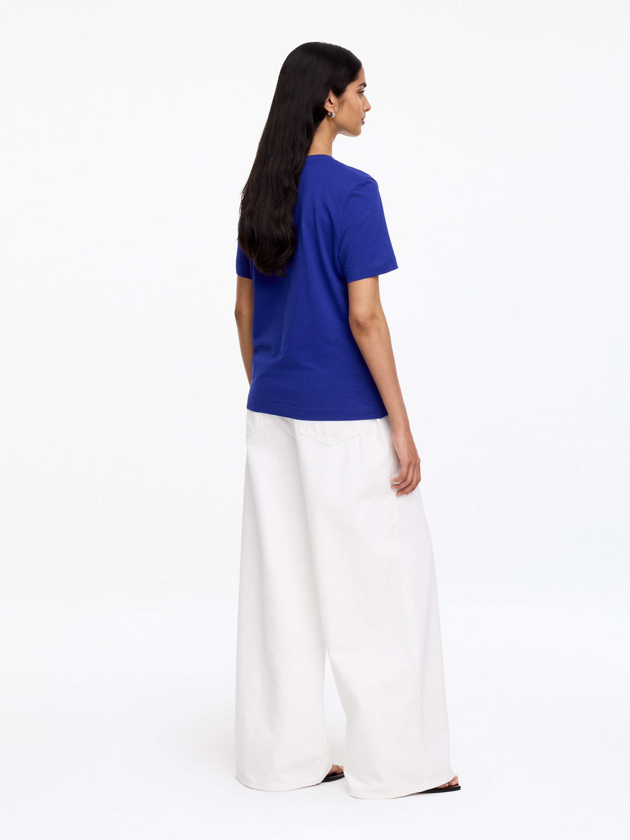 Signature Short-Sleeve T-Shirt - Bright Blue - Regular fit - Women - StillMedia/Lookbook - 5