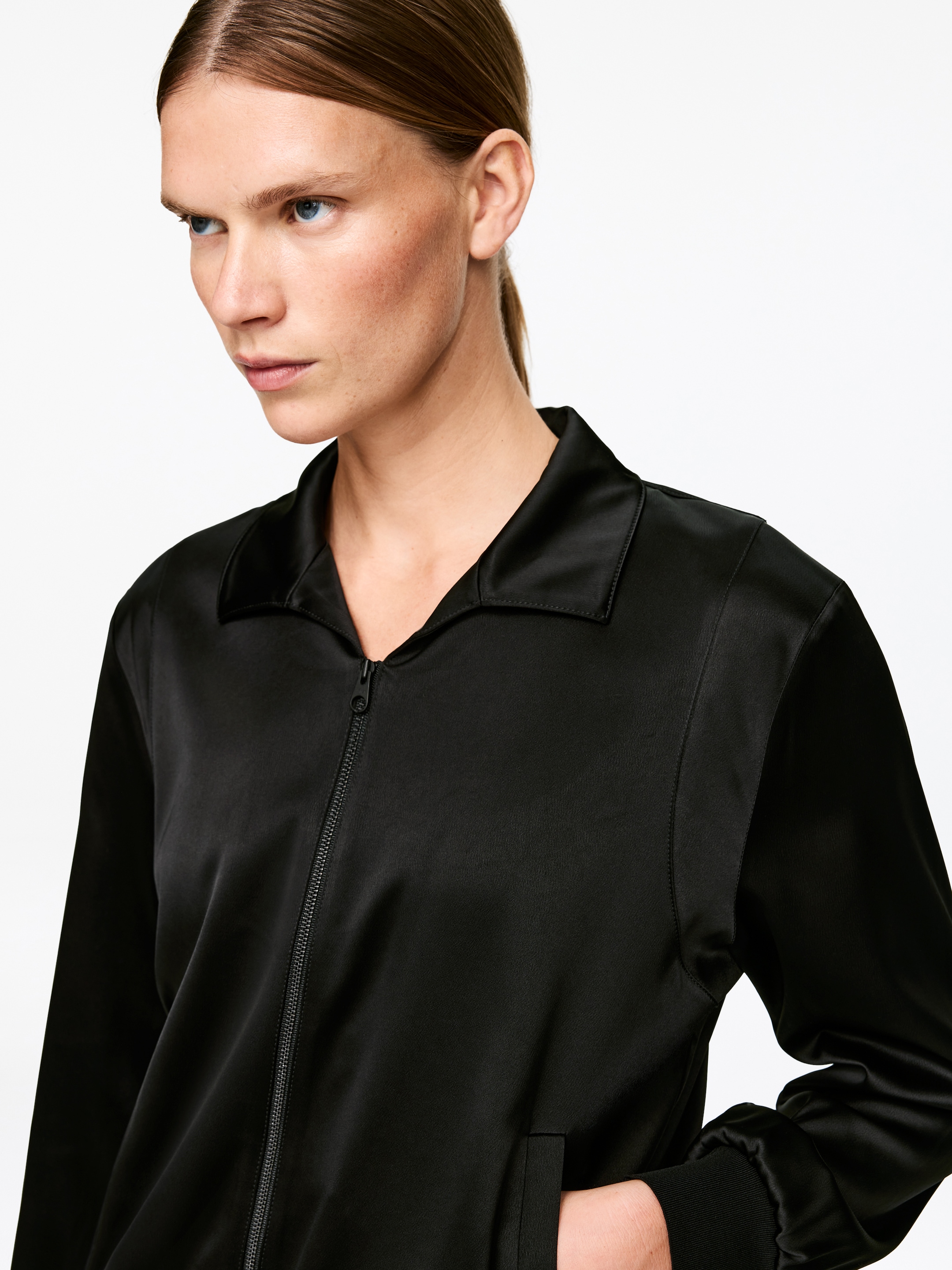 Chaqueta de satén - Negro - Corte ajustado - Women - StillMedia/Lookbook - 6