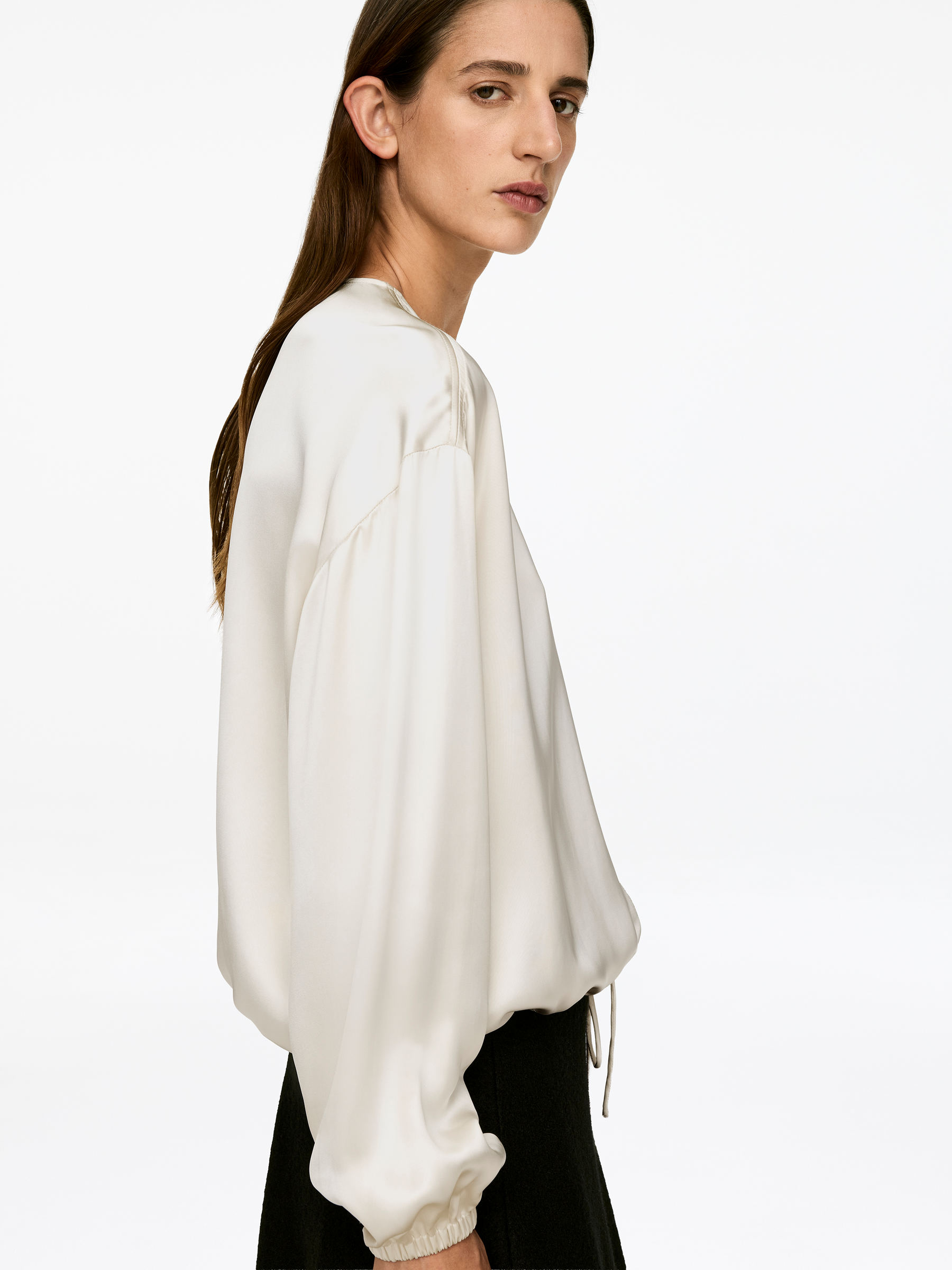 Volume-Sleeve Satin Blouse - Off White - Loose fit - Women - StillMedia/Lookbook - 4
