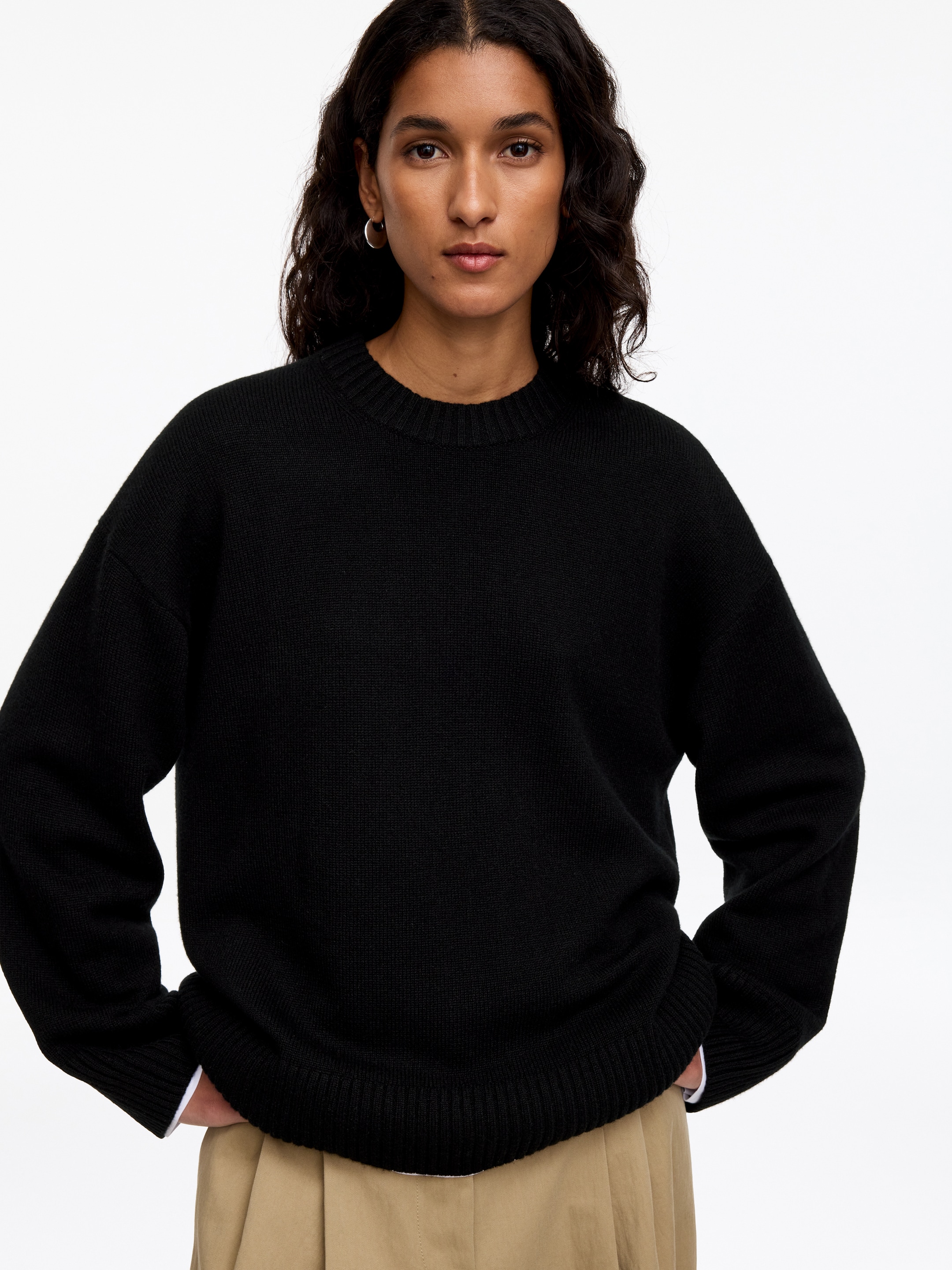 Oversize-Pullover aus reinem Kaschmir​ - Schwarz - Relaxed Fit - women - StillMedia/Lookbook - 8