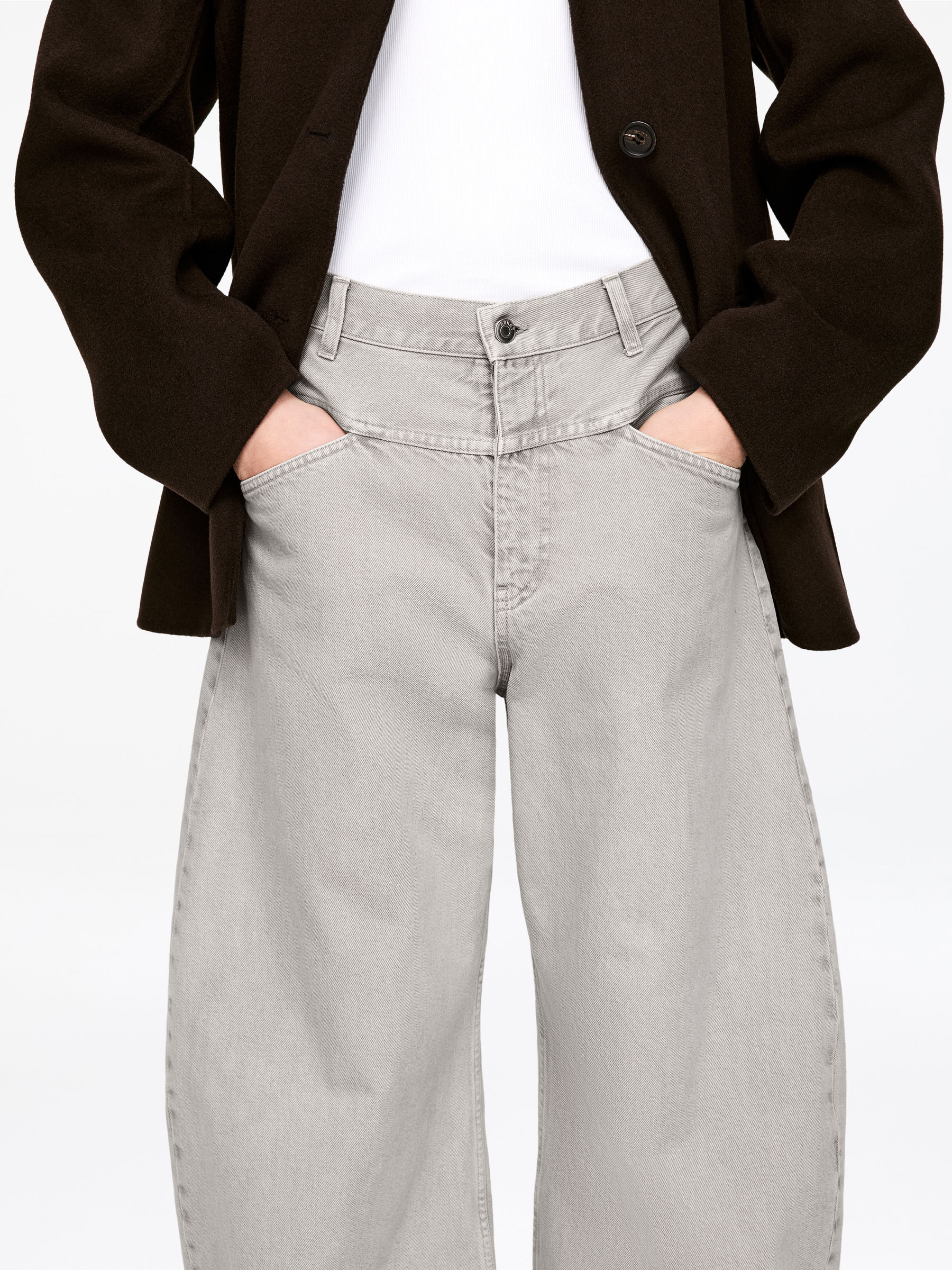 Barrel-Leg Jeans - Light Grey - Relaxed fit - Women - StillMedia/Lookbook - 6