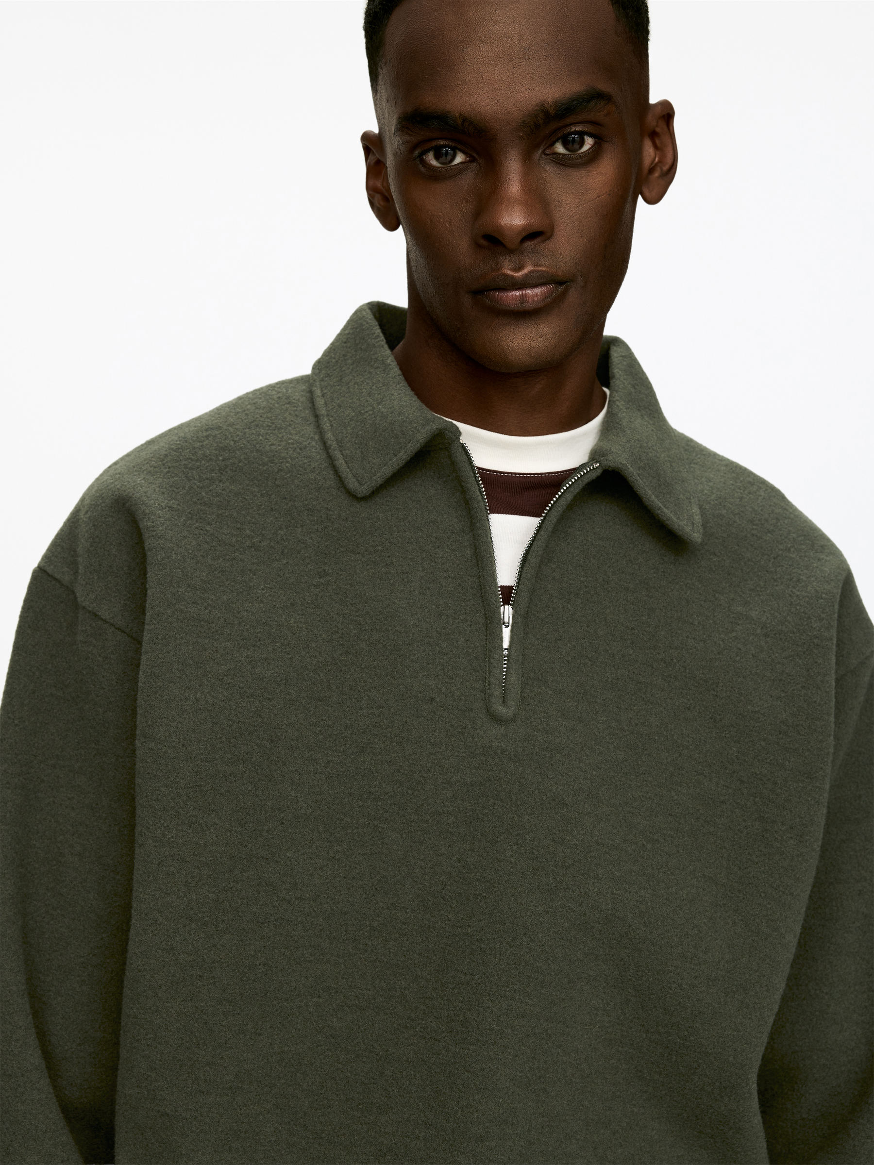 Dubbelstickad tröja med kort dragkedja - Grön - Relaxed fit - Men - StillMedia/Lookbook - 3