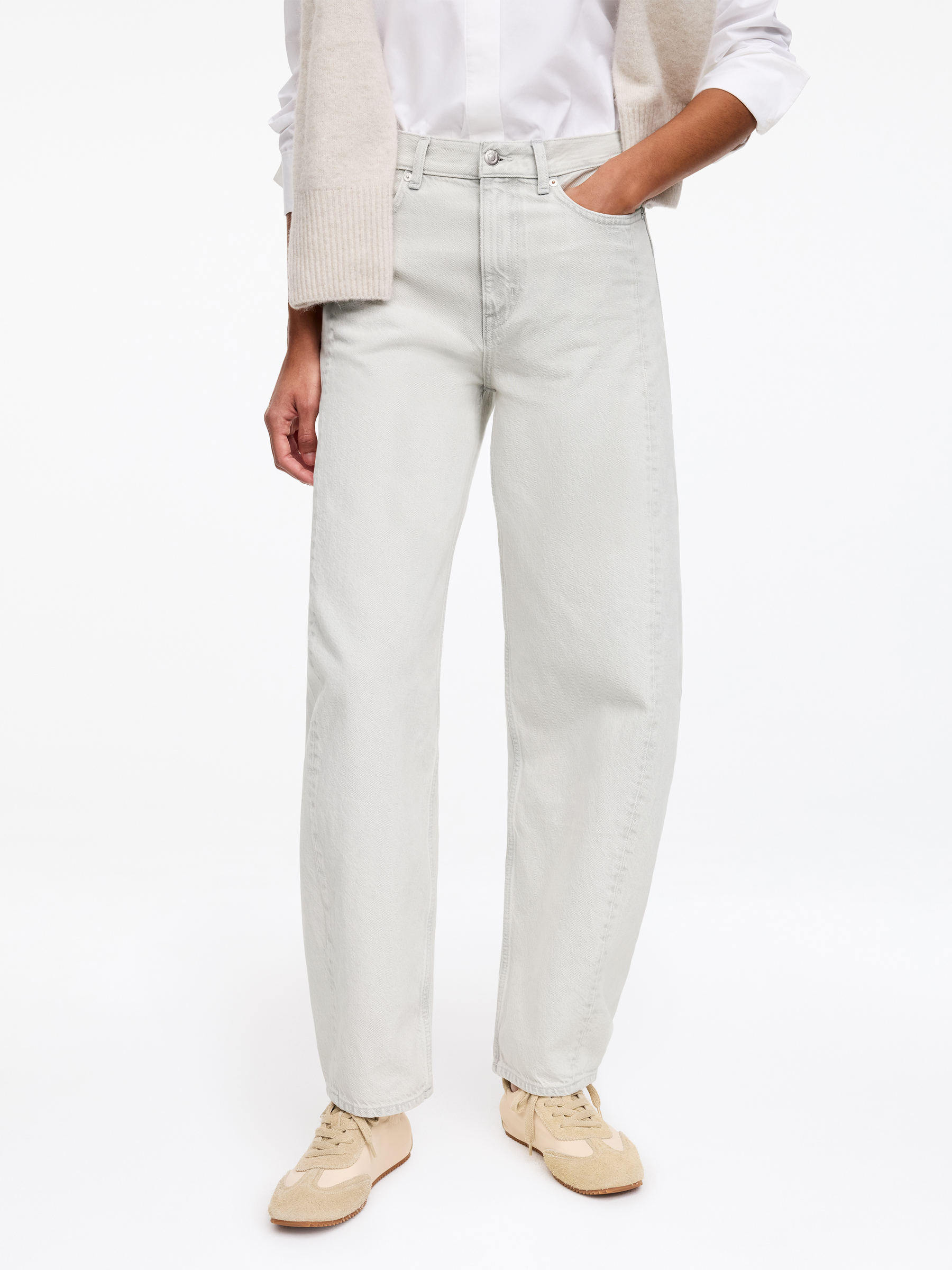BLOOM Barrel Jeans - Off White - Relaxed fit - Women - StillMedia/Lookbook - 8