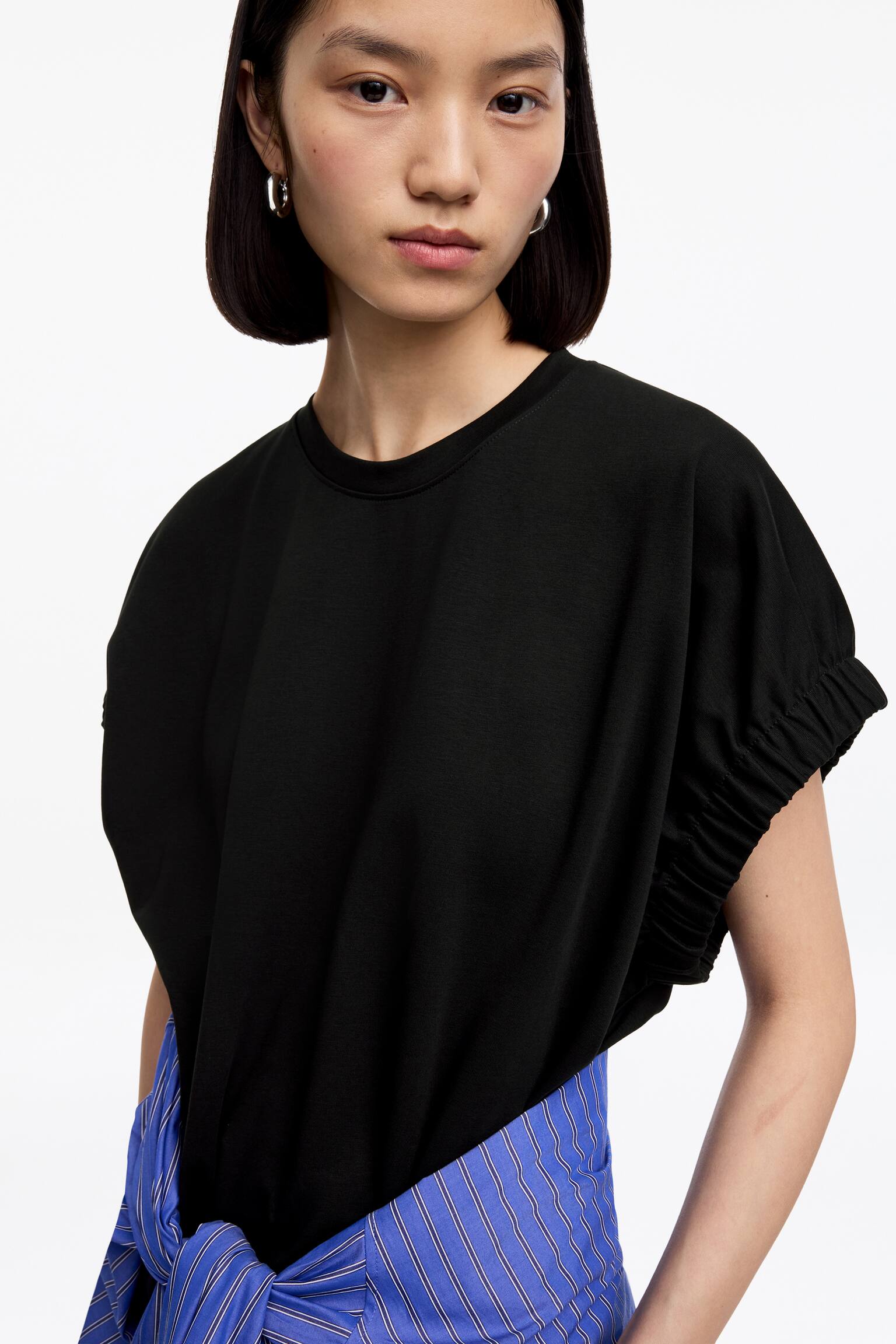 T-shirt med veckad ärm - Svart/Beige - 3