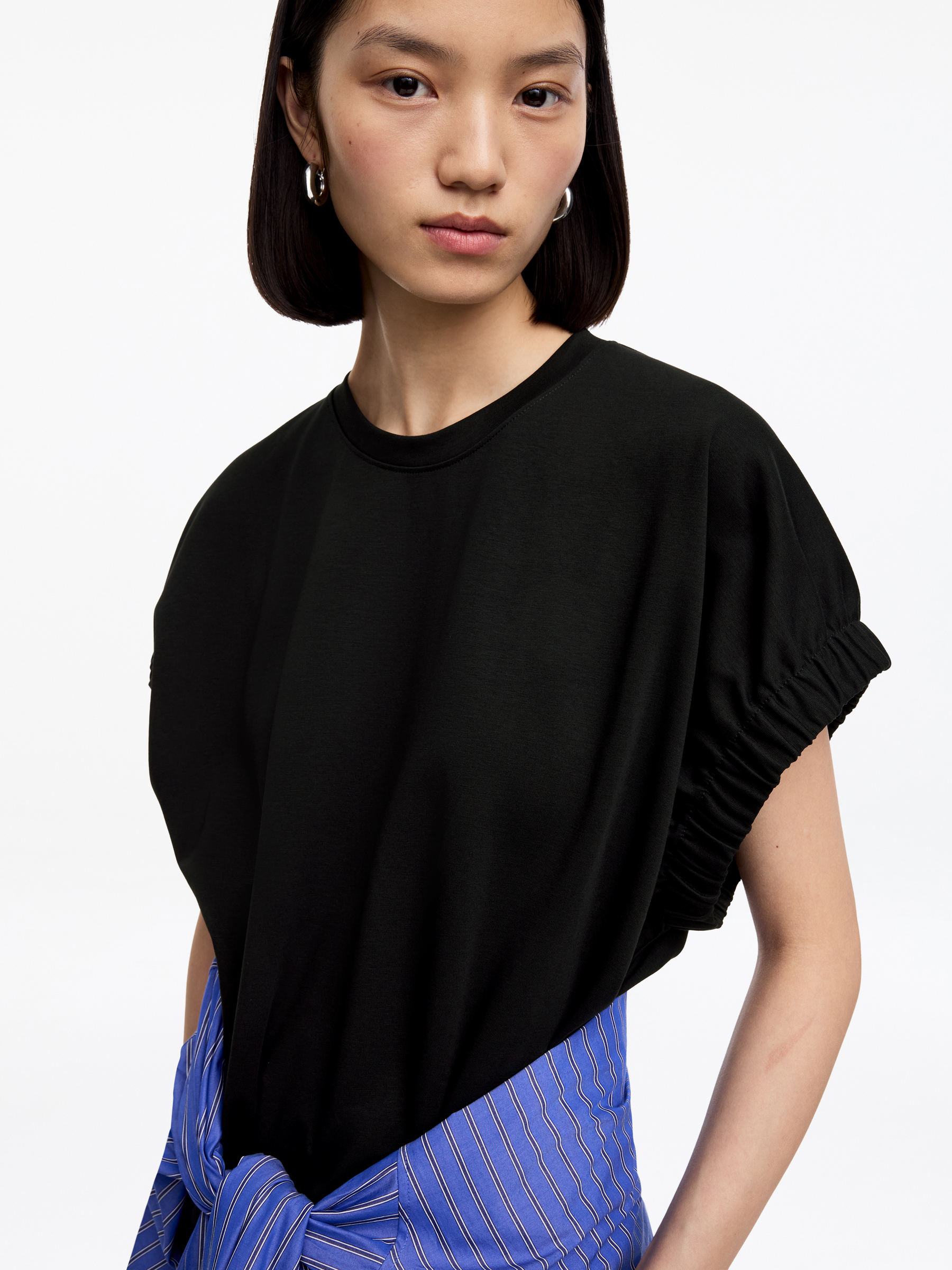 Gathered-Sleeve T-Shirt - Black - Regular fit - Women - StillMedia/Lookbook - 3