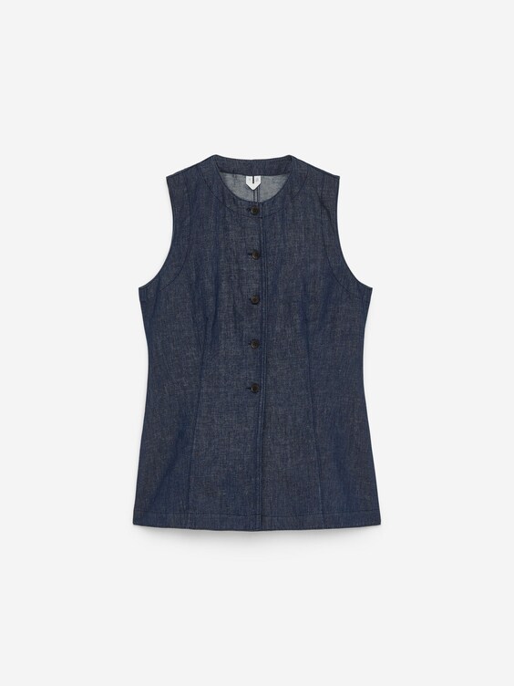 Figurnära väst i denim